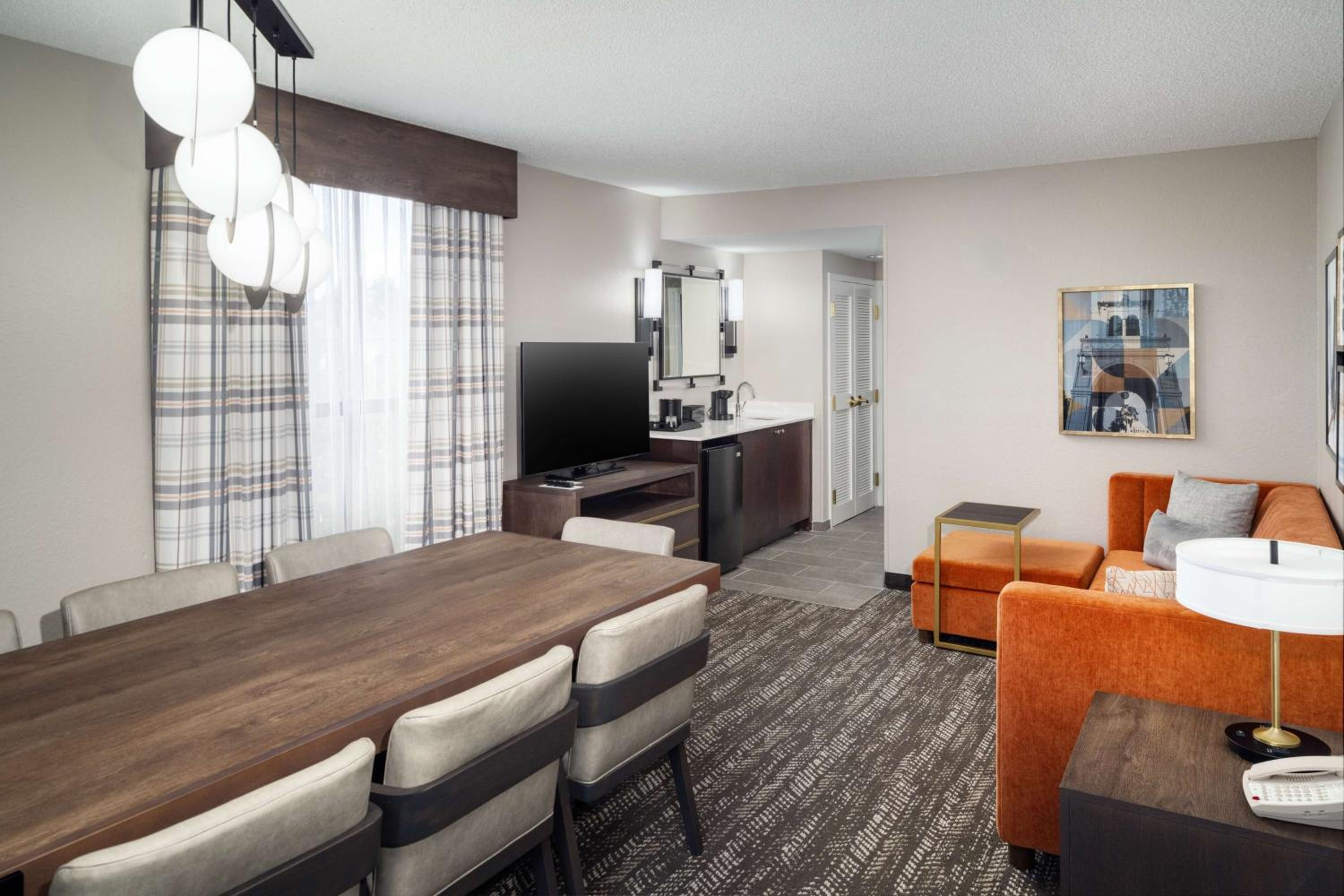 One-Bedroom King Suite - Hearing Accessible/Non-Smoking