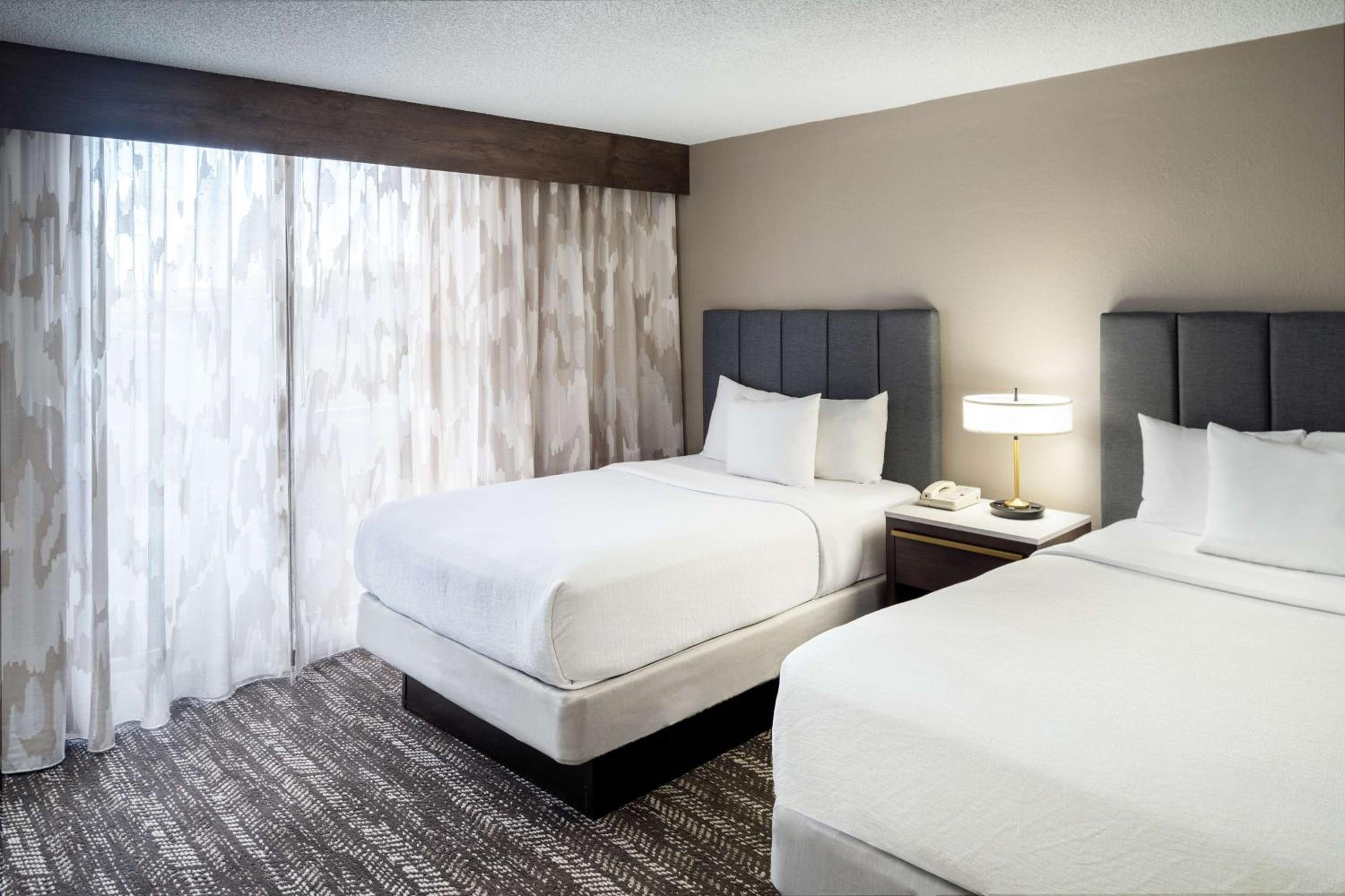 One-Bedroom Double Suite with Two Double Beds with Lake View - Non-Smoking