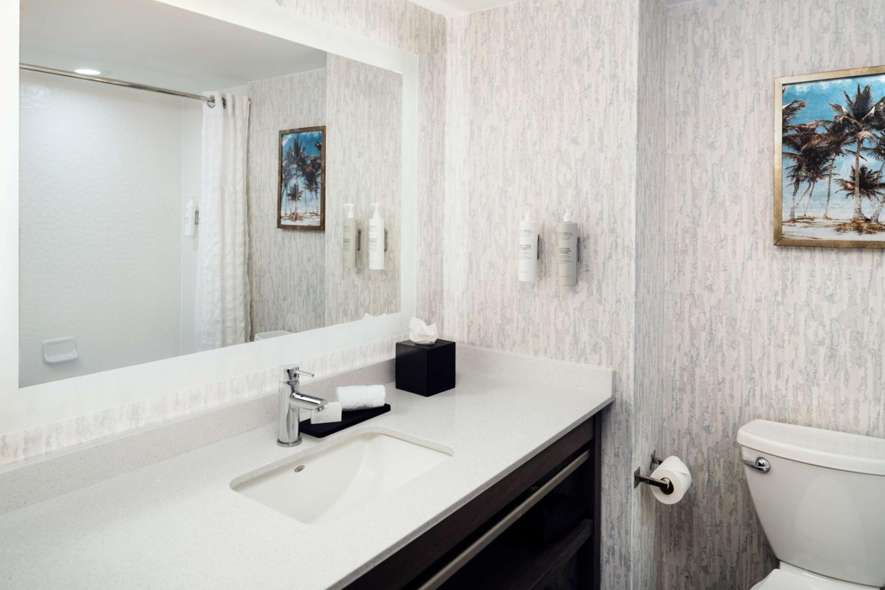 Available room thumbnail 6