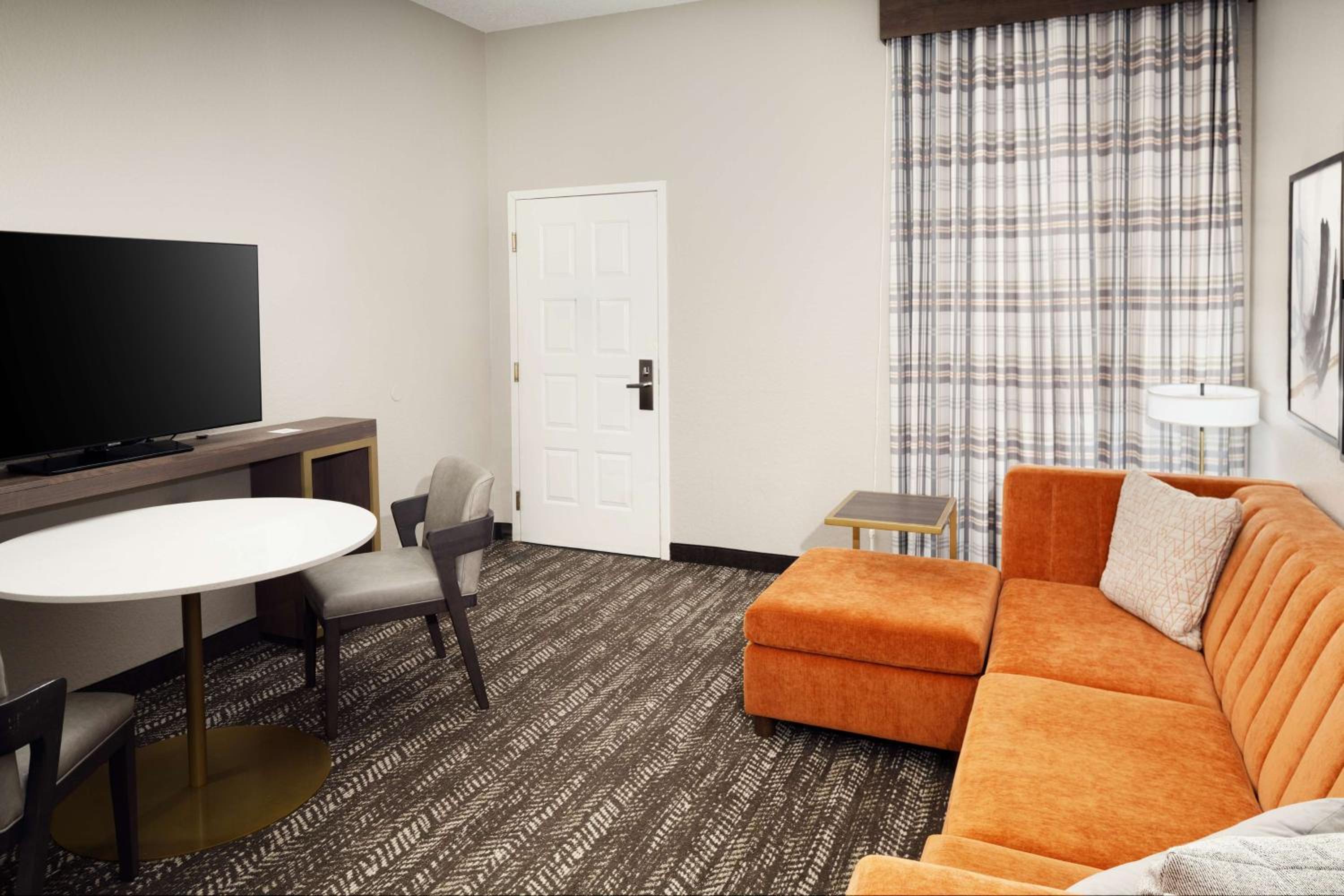 One-Bedroom Double Suite Disability/Hearing Accessible with Tub - Non-Smoking