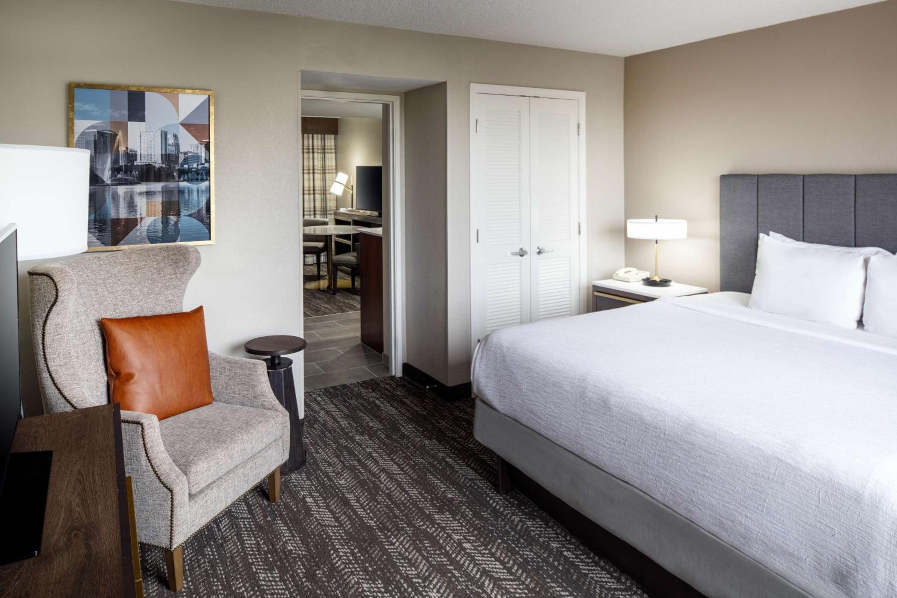 One-Bedroom Double Suite with Two Double Beds-Corner Suite-Non-Smoking
