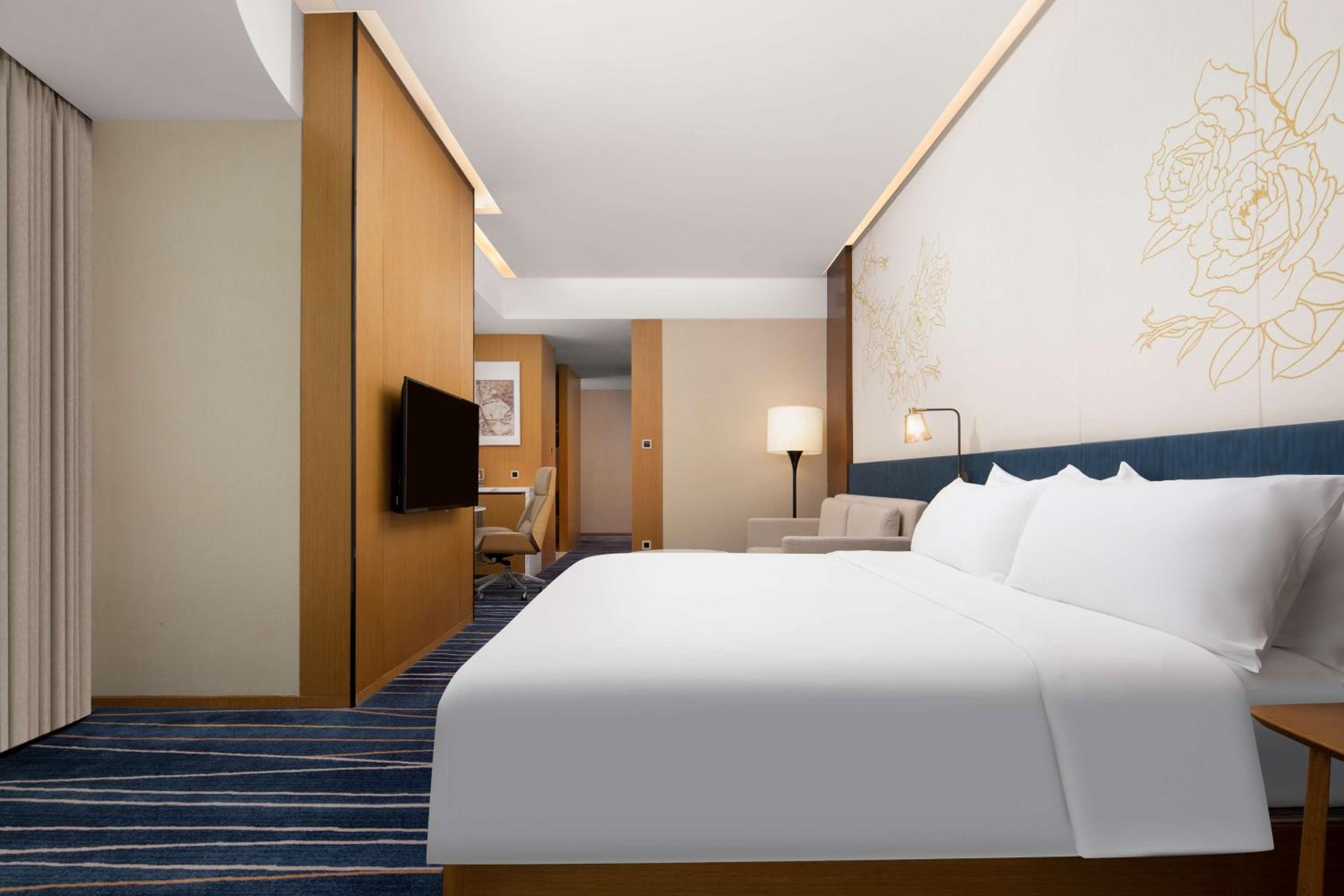 Premium King Room - Photo 1