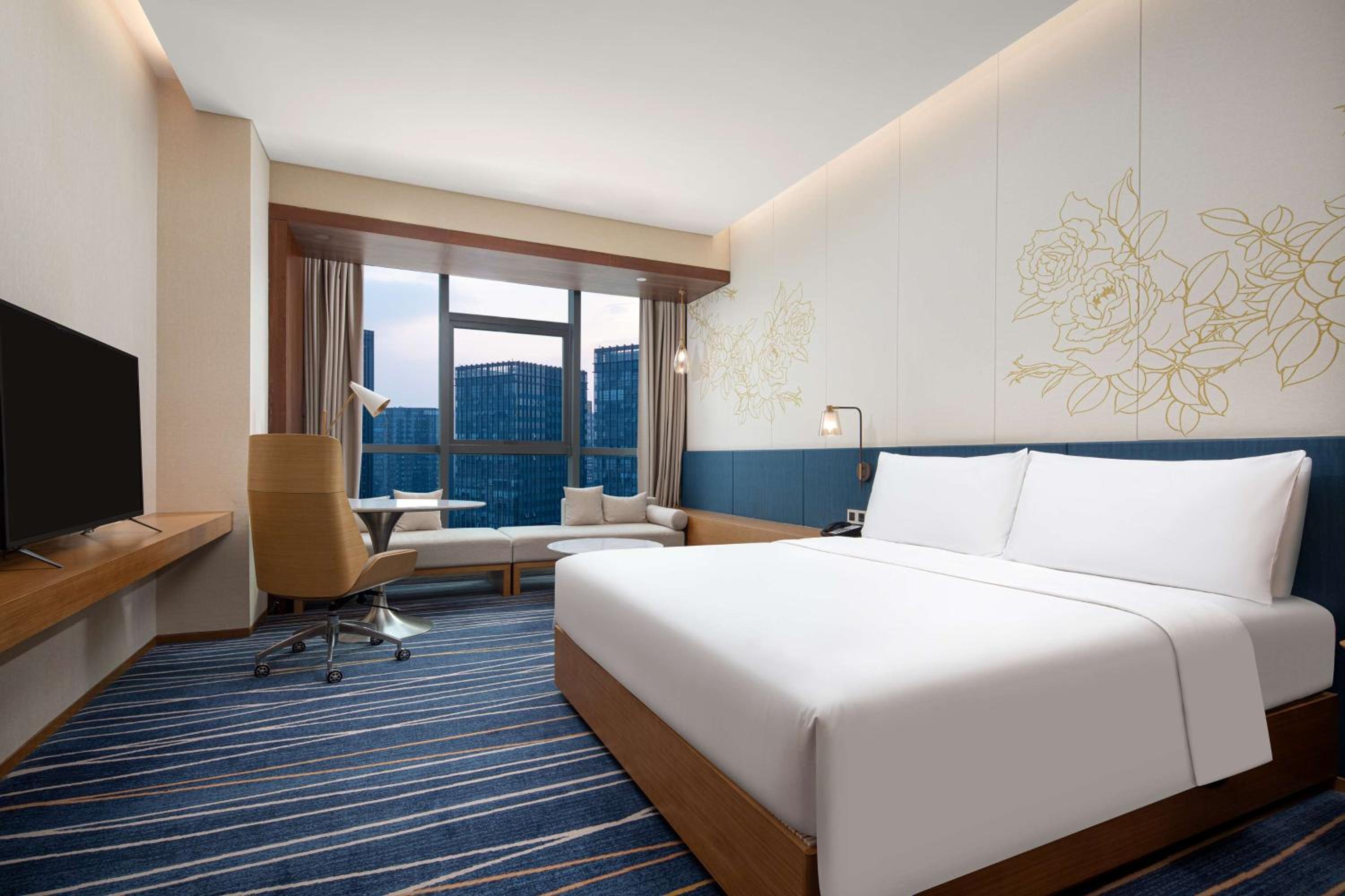 Deluxe King Room - Photo 5
