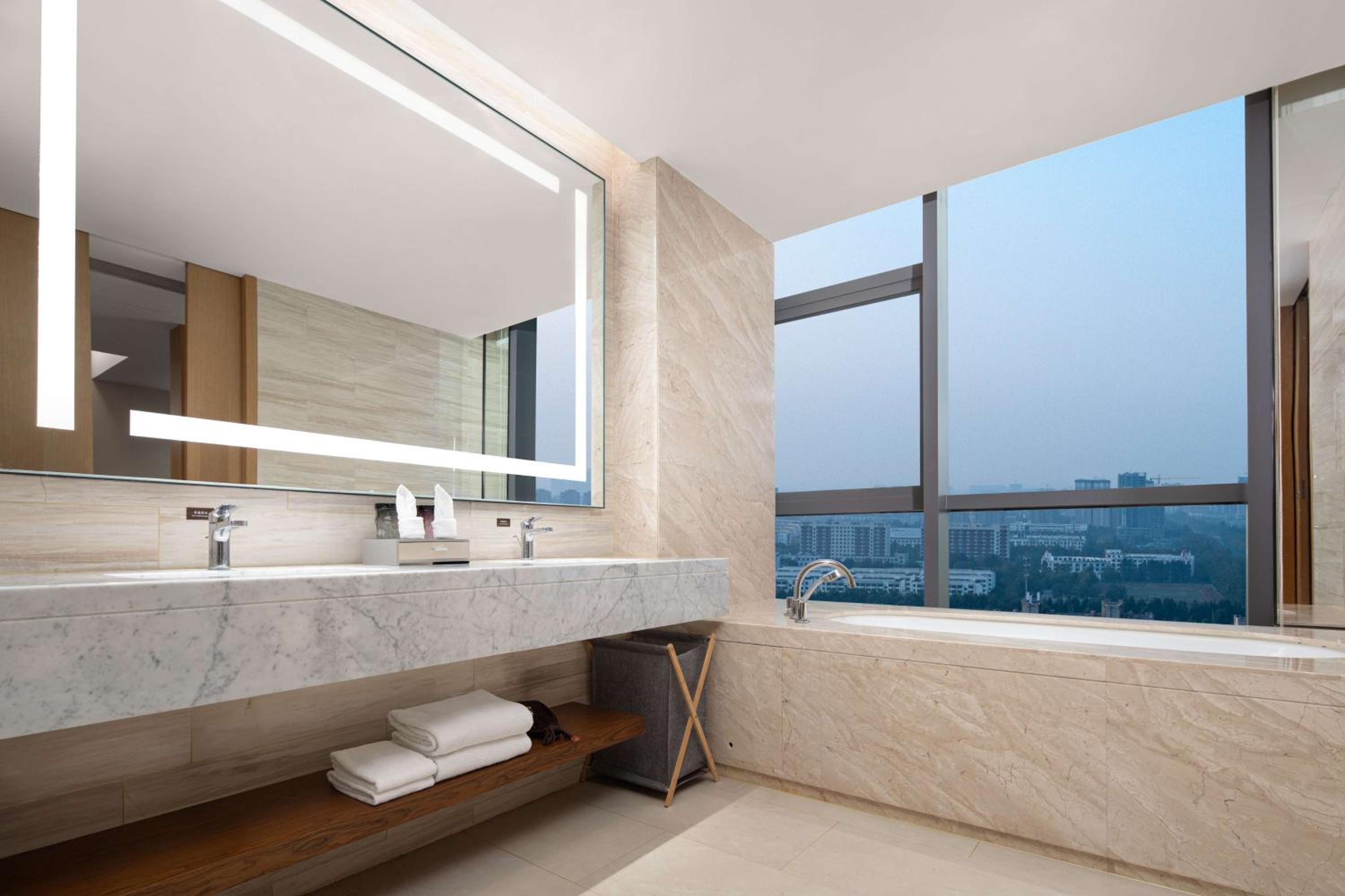 One-Bedroom King Suite - Photo 5