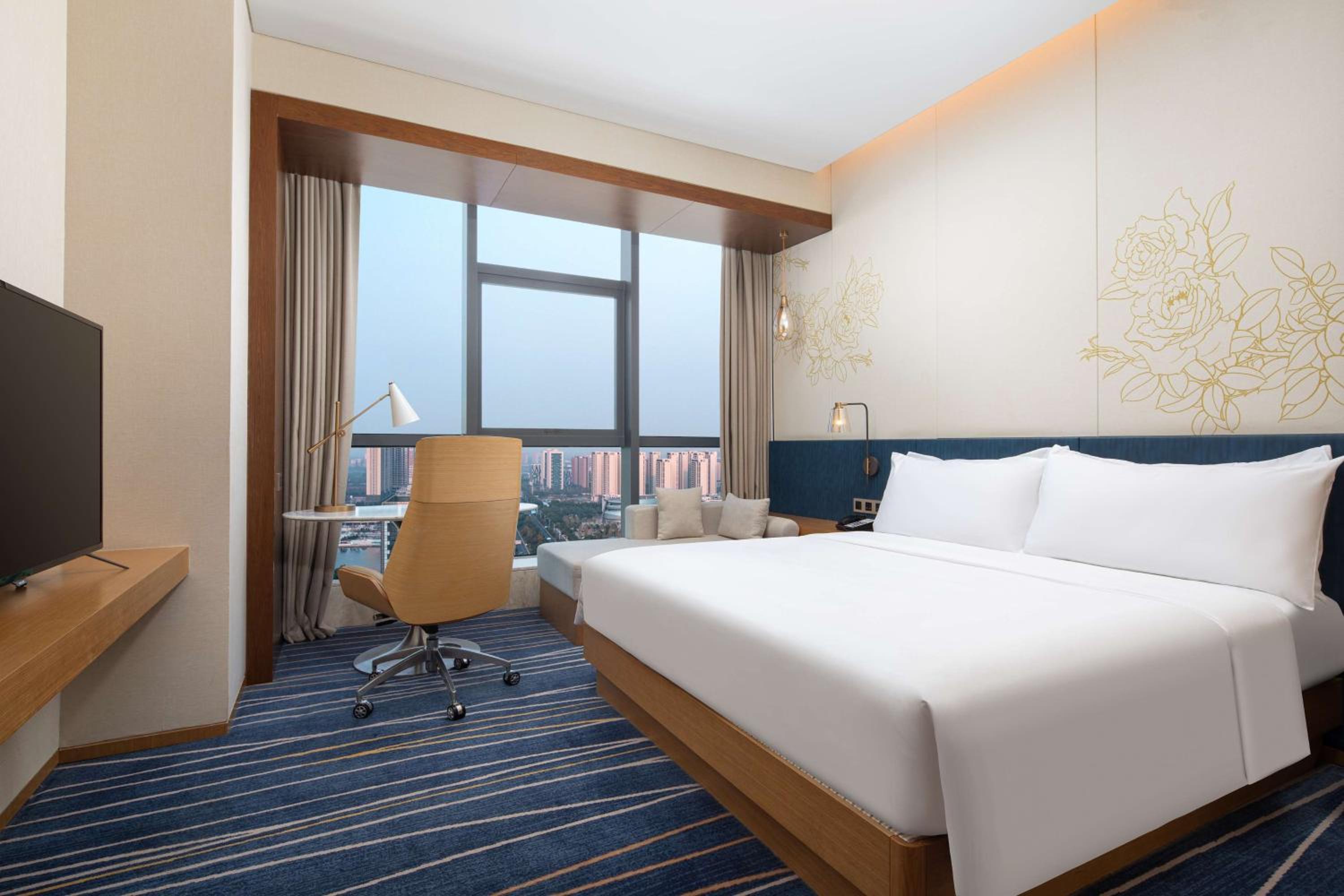 King Guest Room - Photo 7