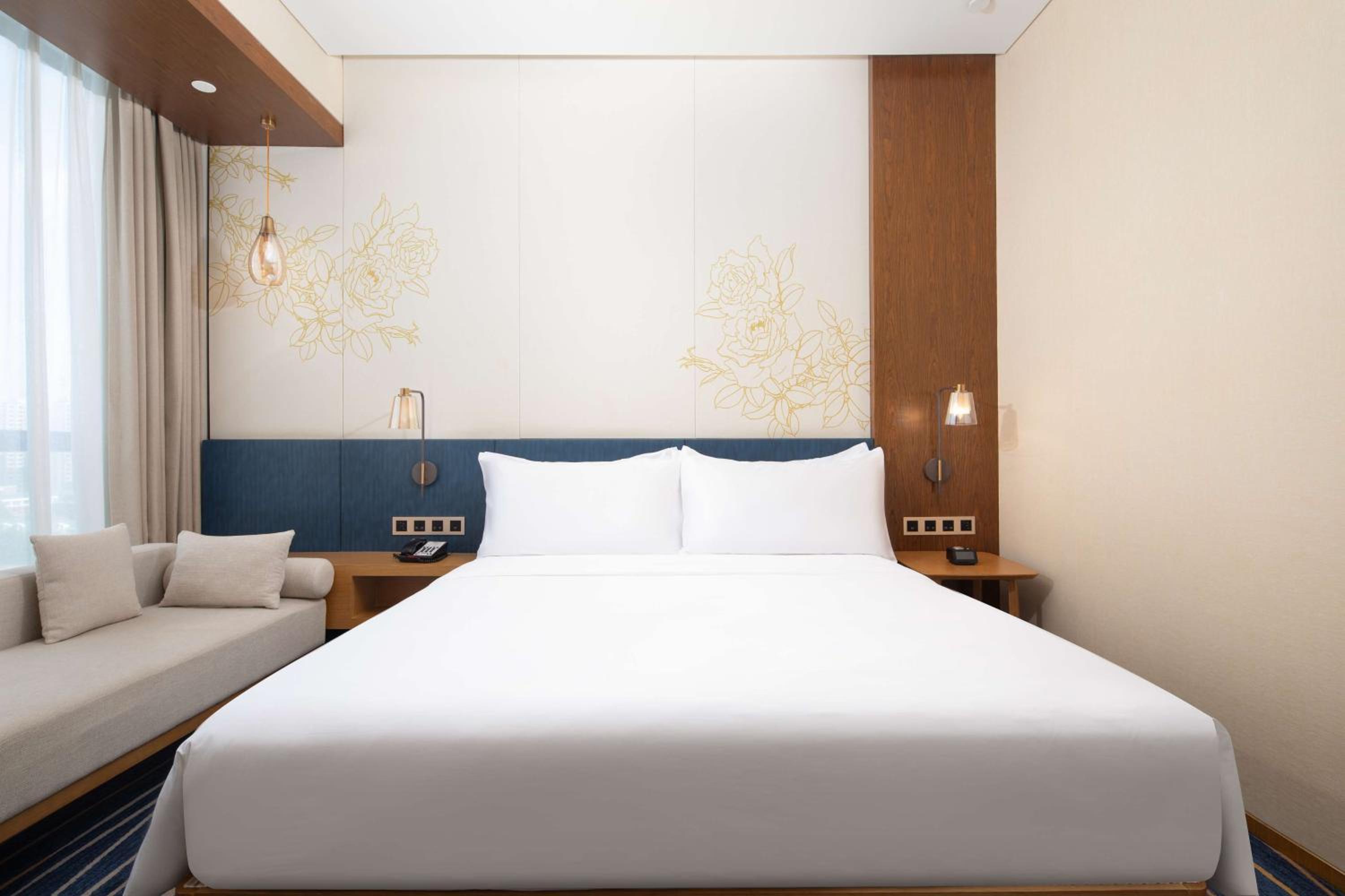 King Guest Room - Photo 6