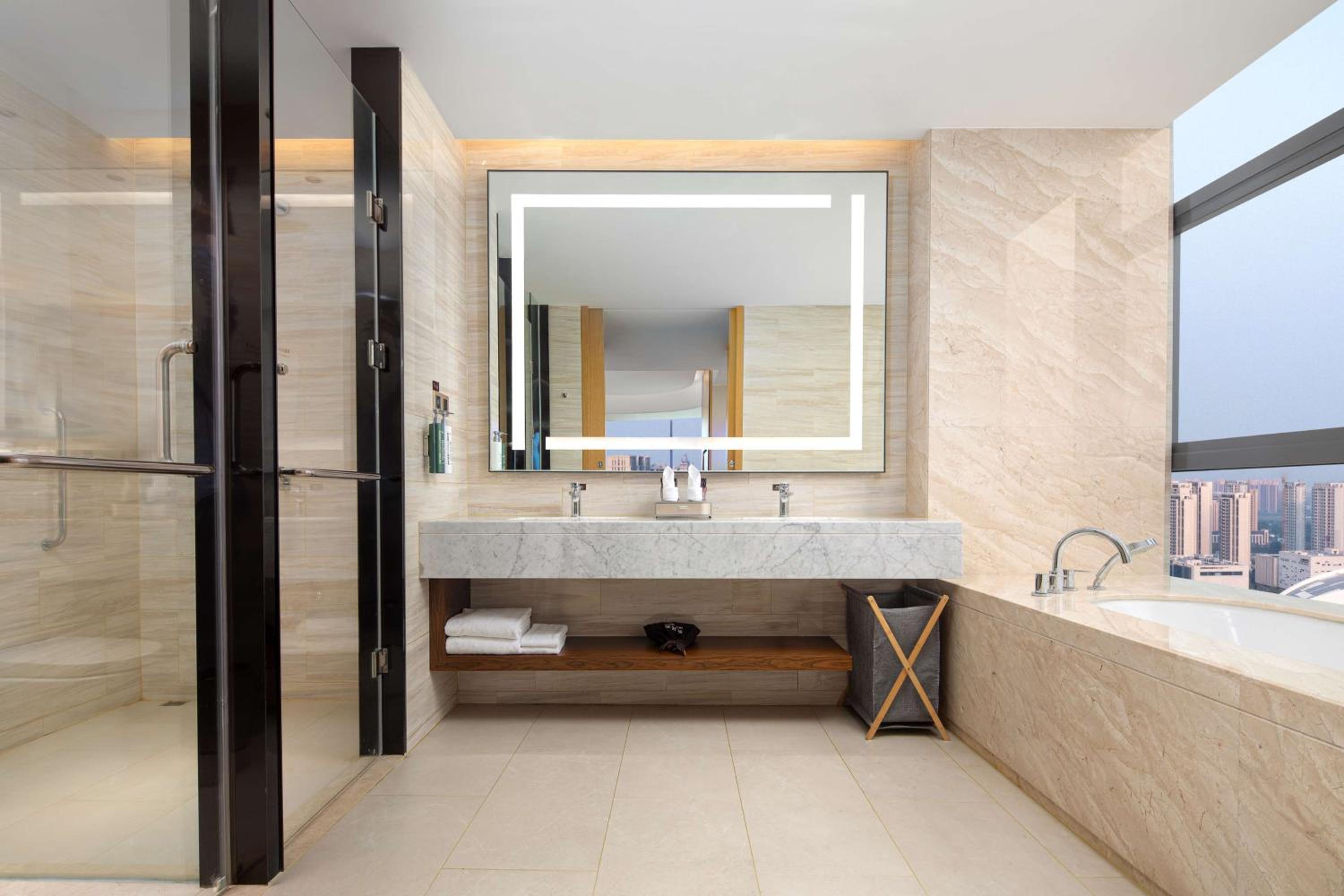 One-Bedroom King Suite - Photo 6