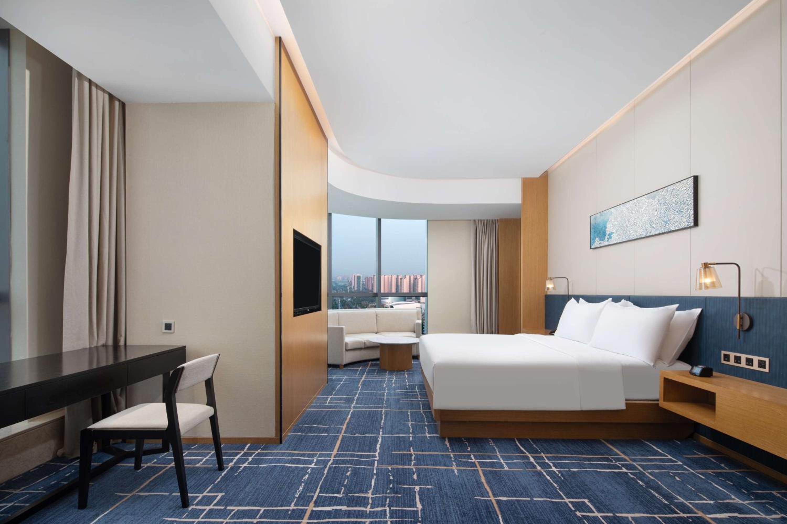 One-Bedroom King Suite - Photo 3