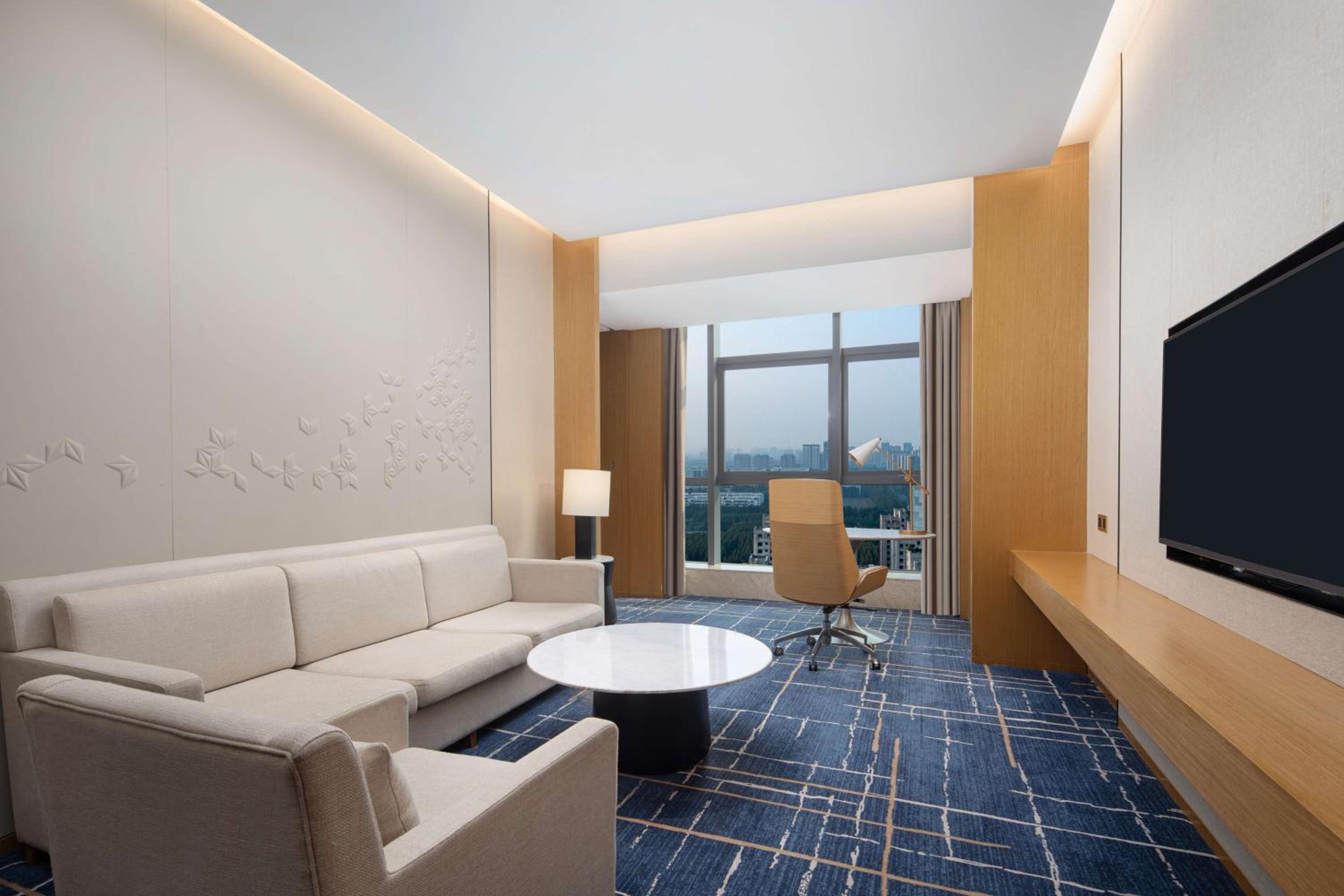 One-Bedroom King Suite - Photo 4