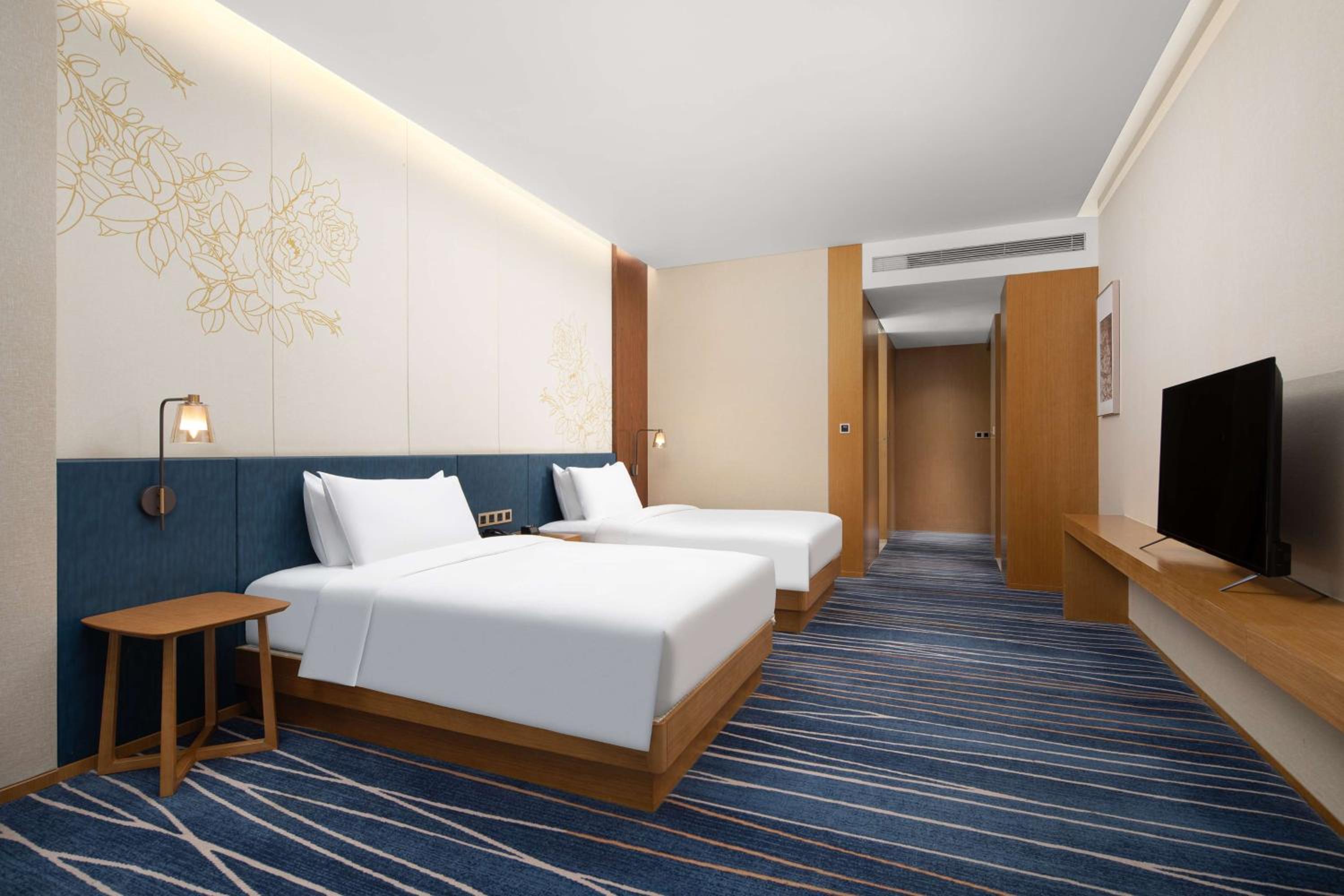 Premium Twin Room - Photo 6
