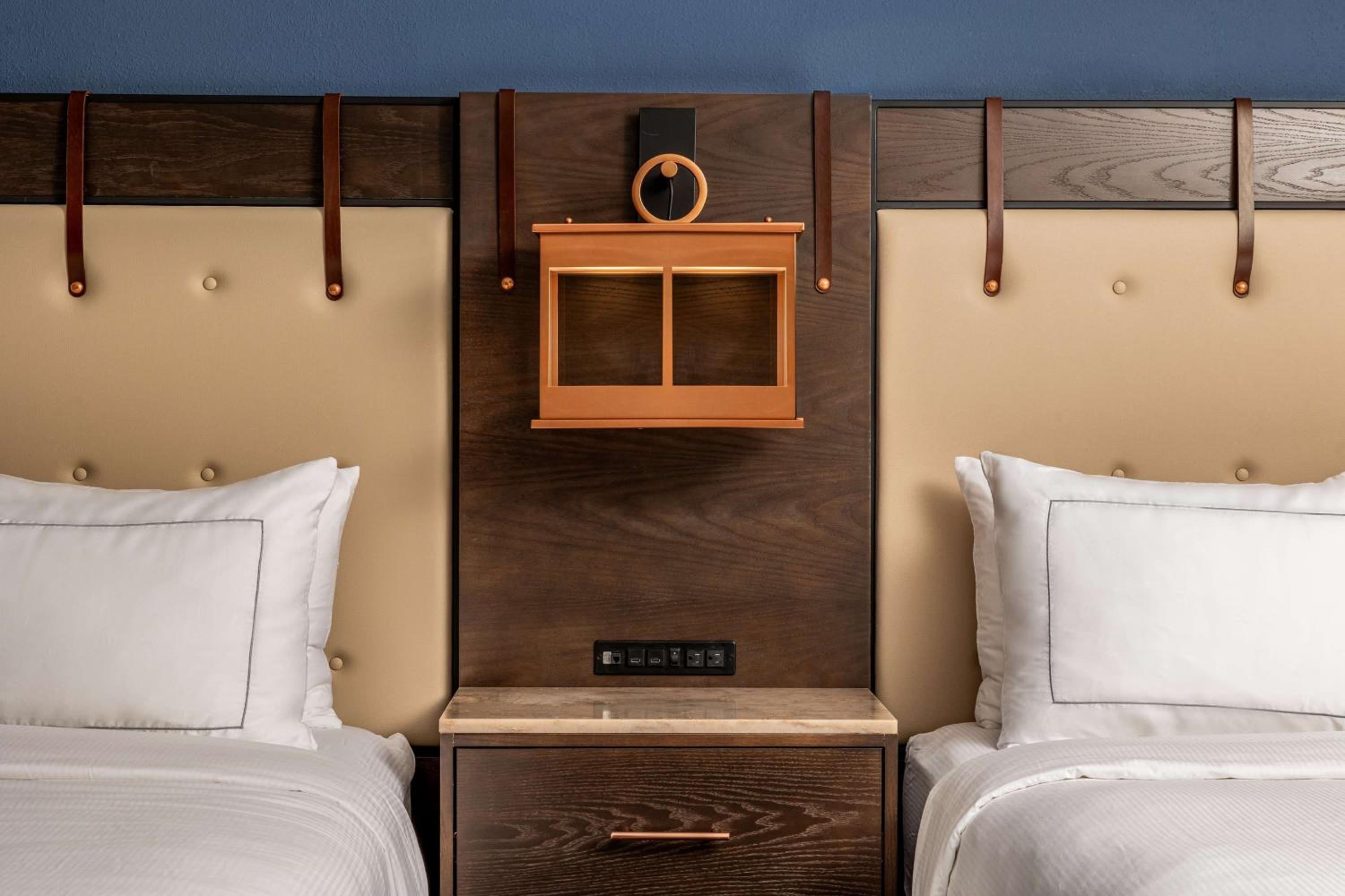 Queen Room with Two Queen Beds - Photo 10