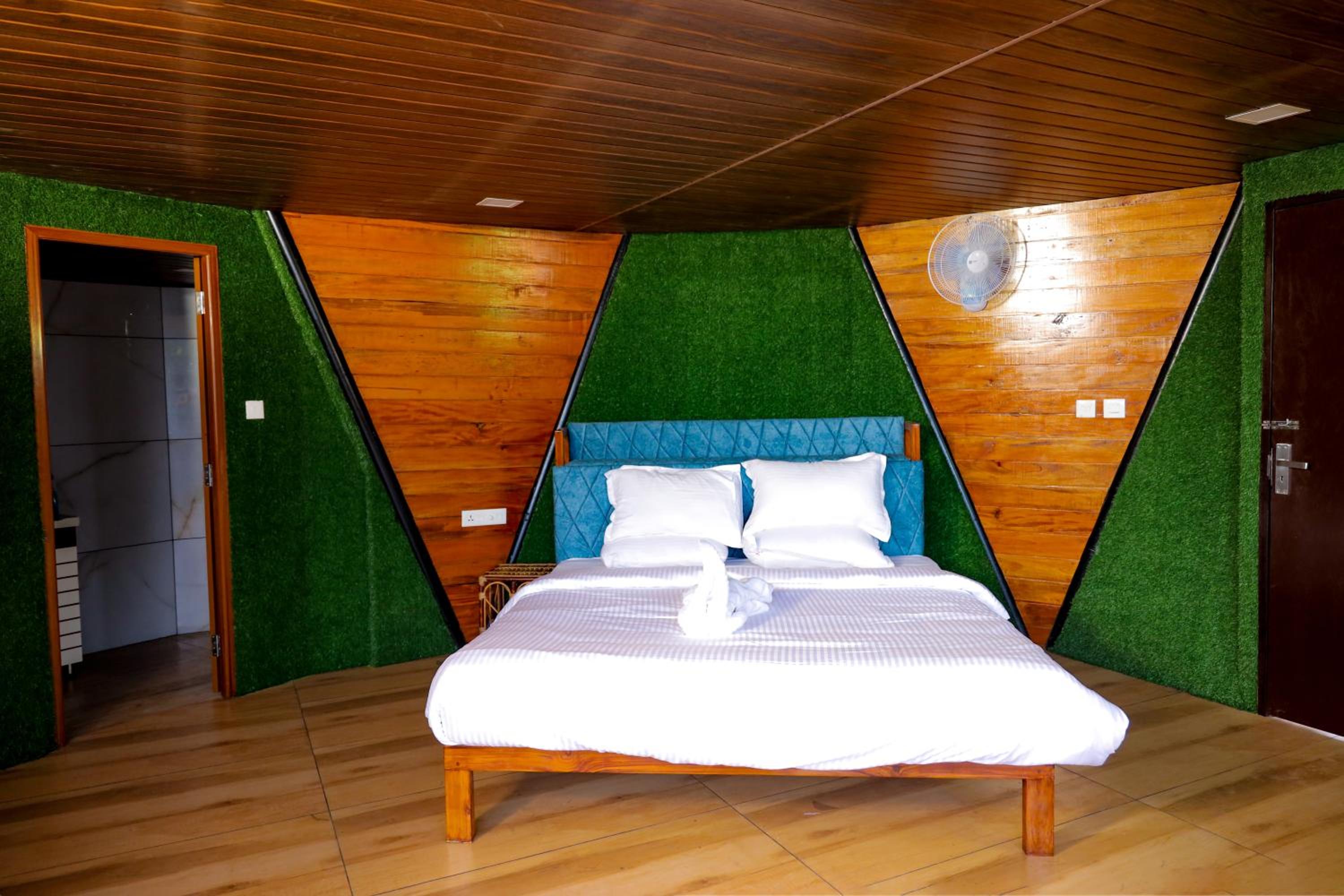 Suite With Balcony - Photo 2