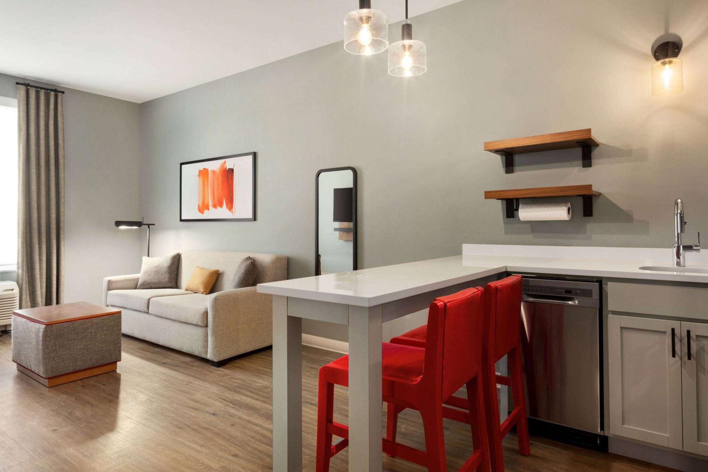 One-Bedroom King Suite, Non-Smoking - Photo 2