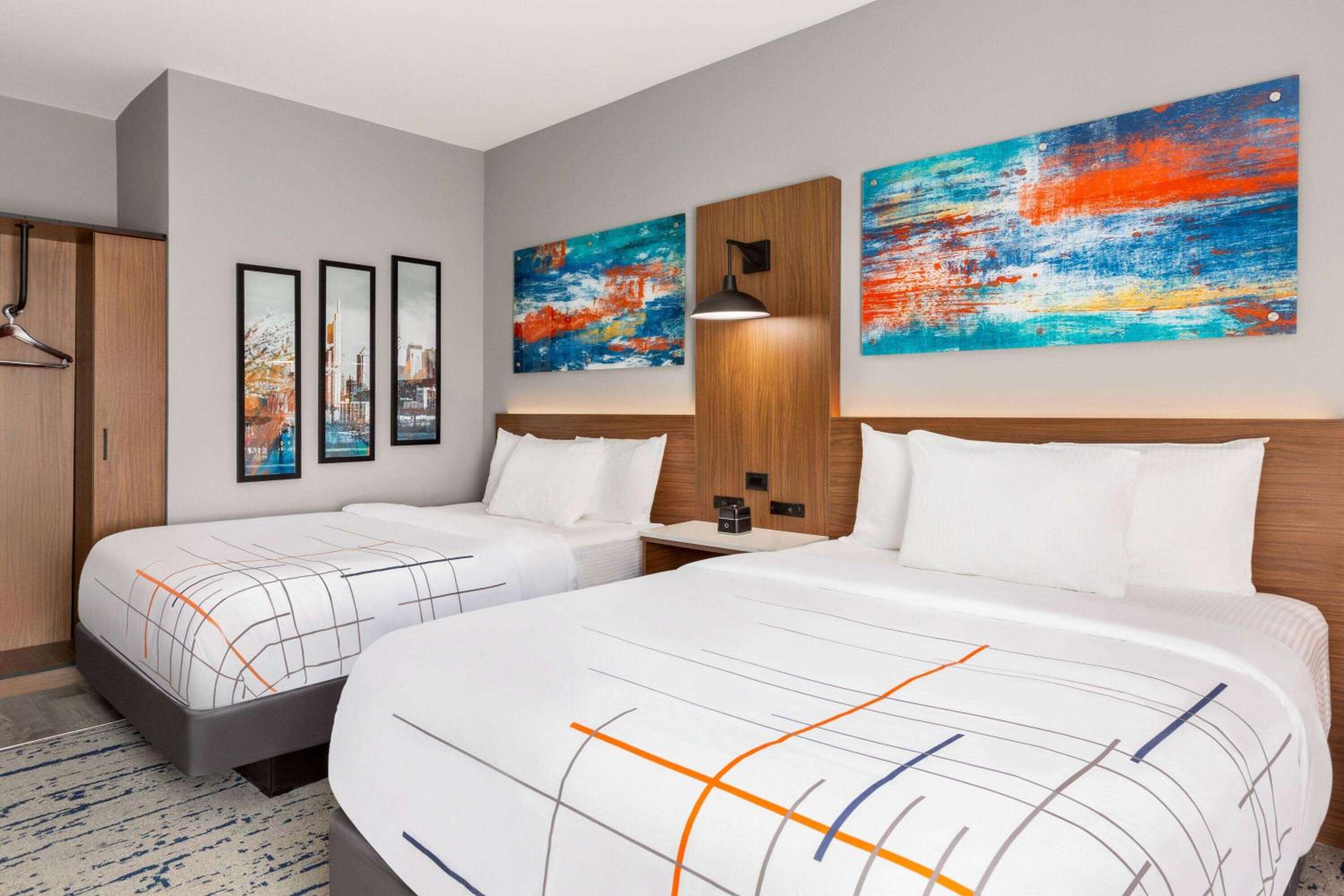Queen Room with Two Queen Beds - Non-Smoking - Photo 3