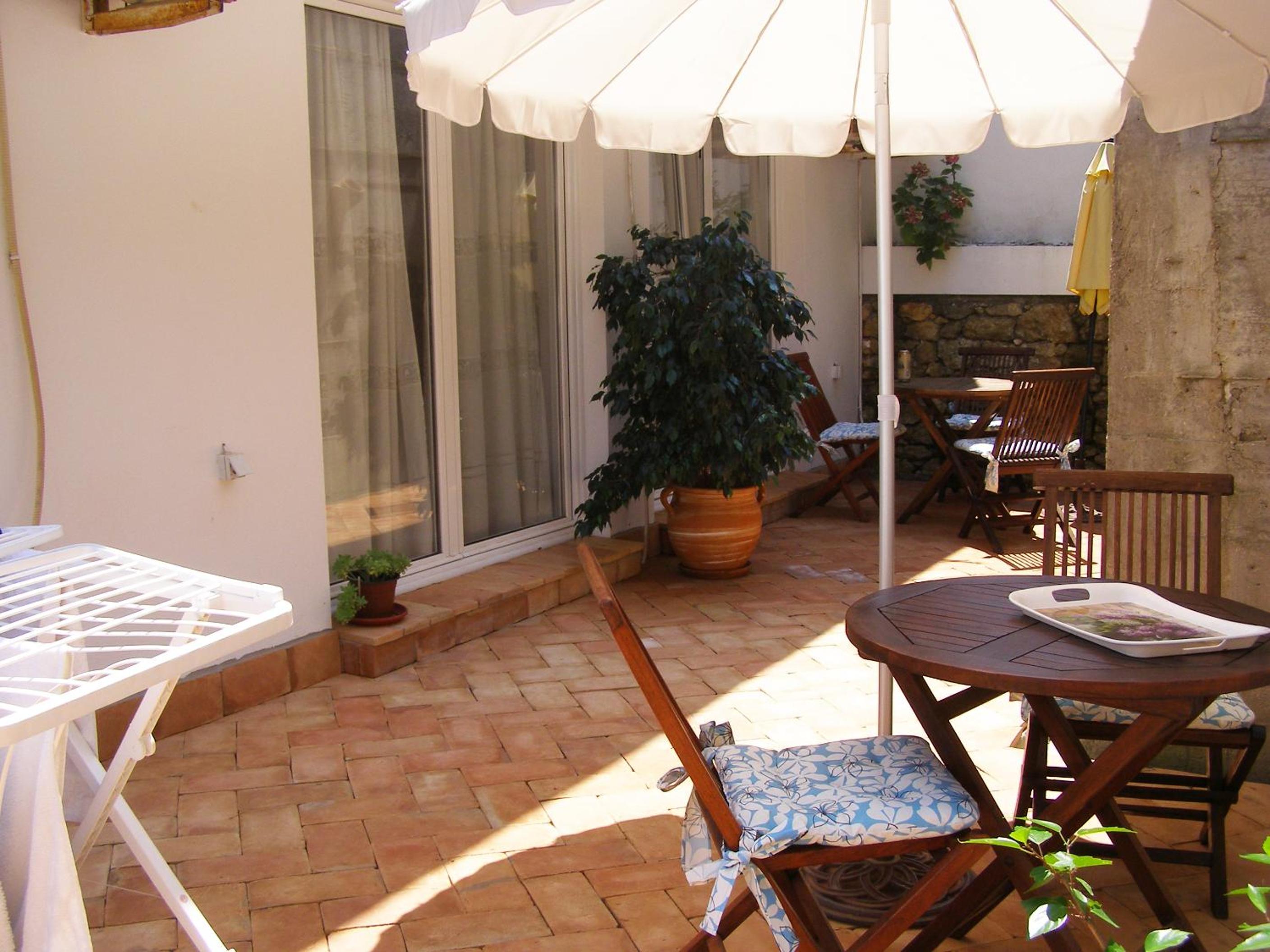 Studio with Patio - Photo 2