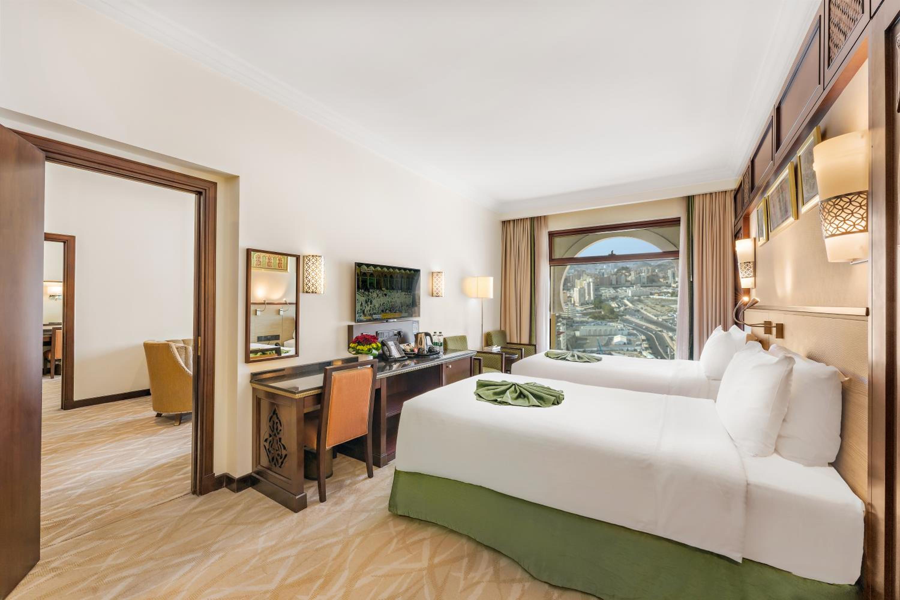 Executive Suite City view photo 3