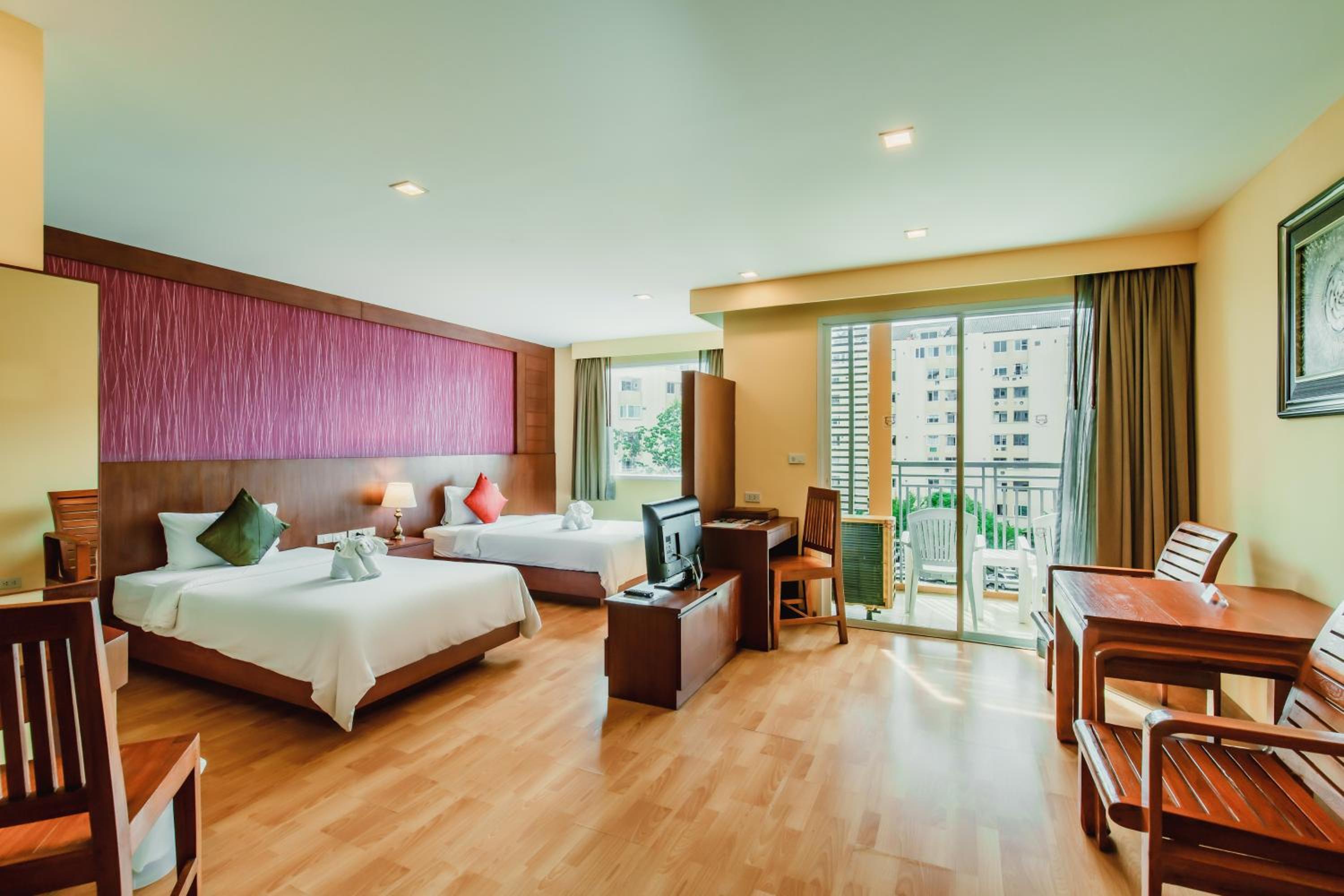 Deluxe Suite Twin - City View