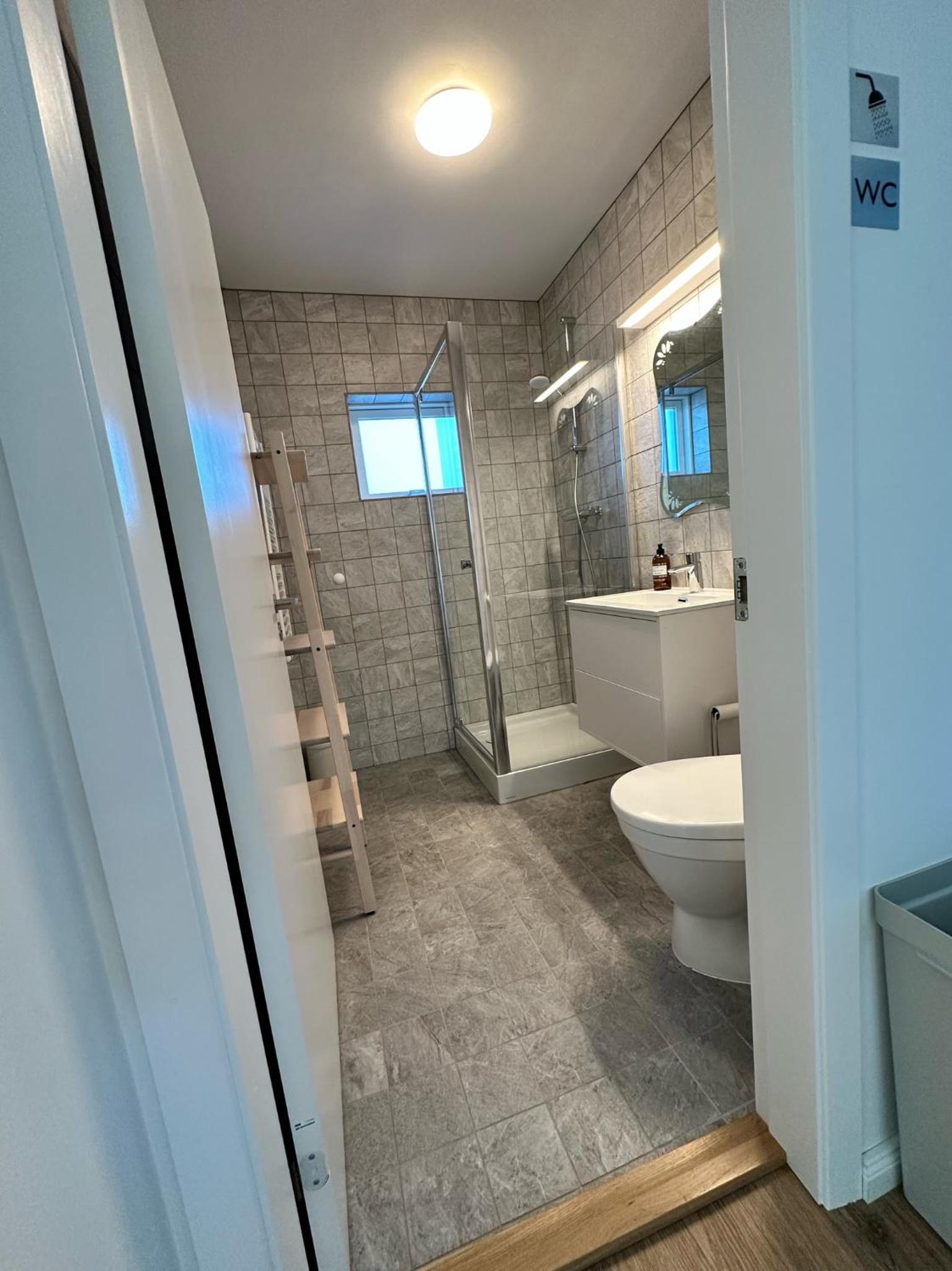 Single Room with Shared Bathroom photo 2