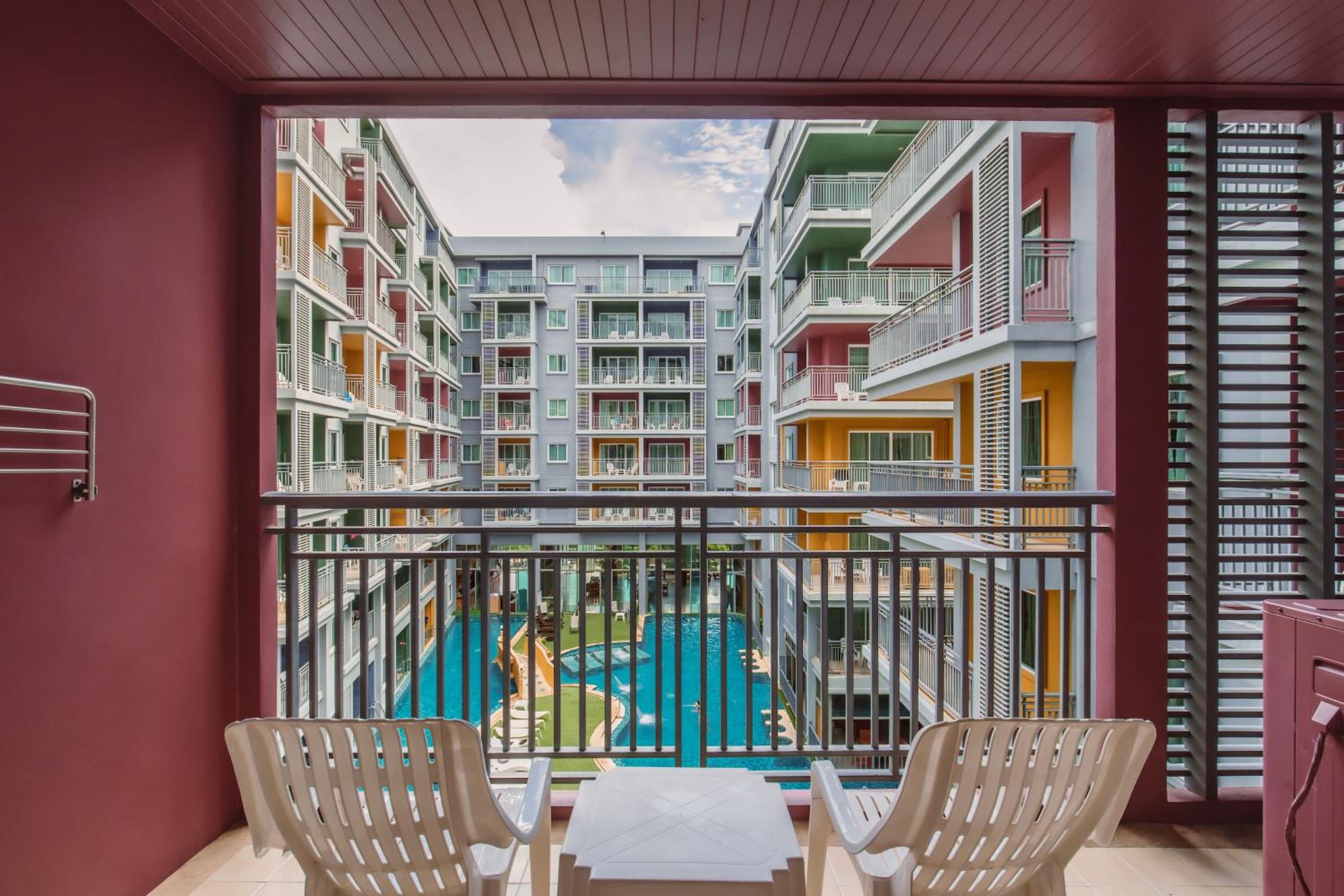 Deluxe Suite Twin - Pool View