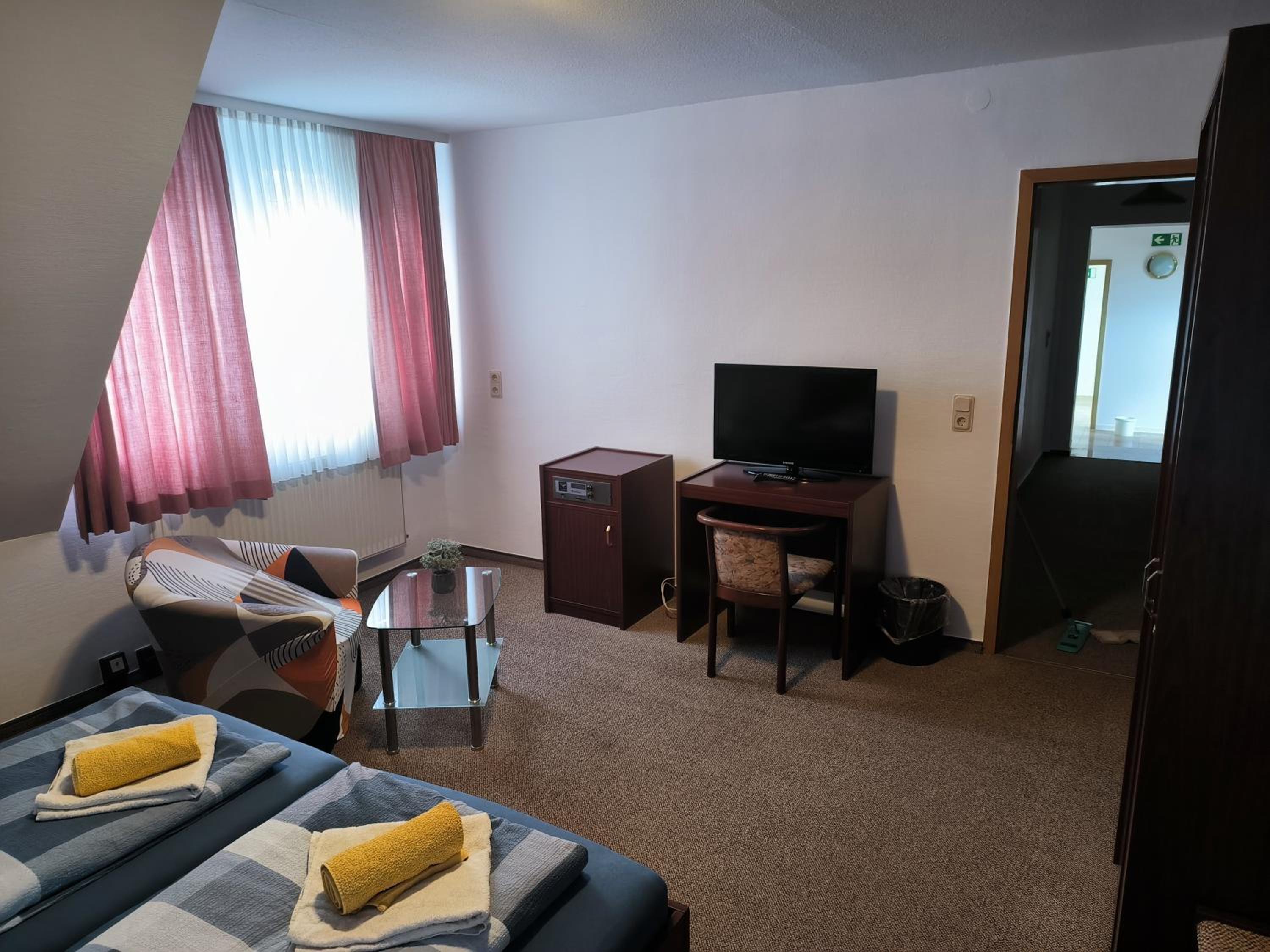 Deluxe Double Room (2 Adults + 1 Child) photo 3