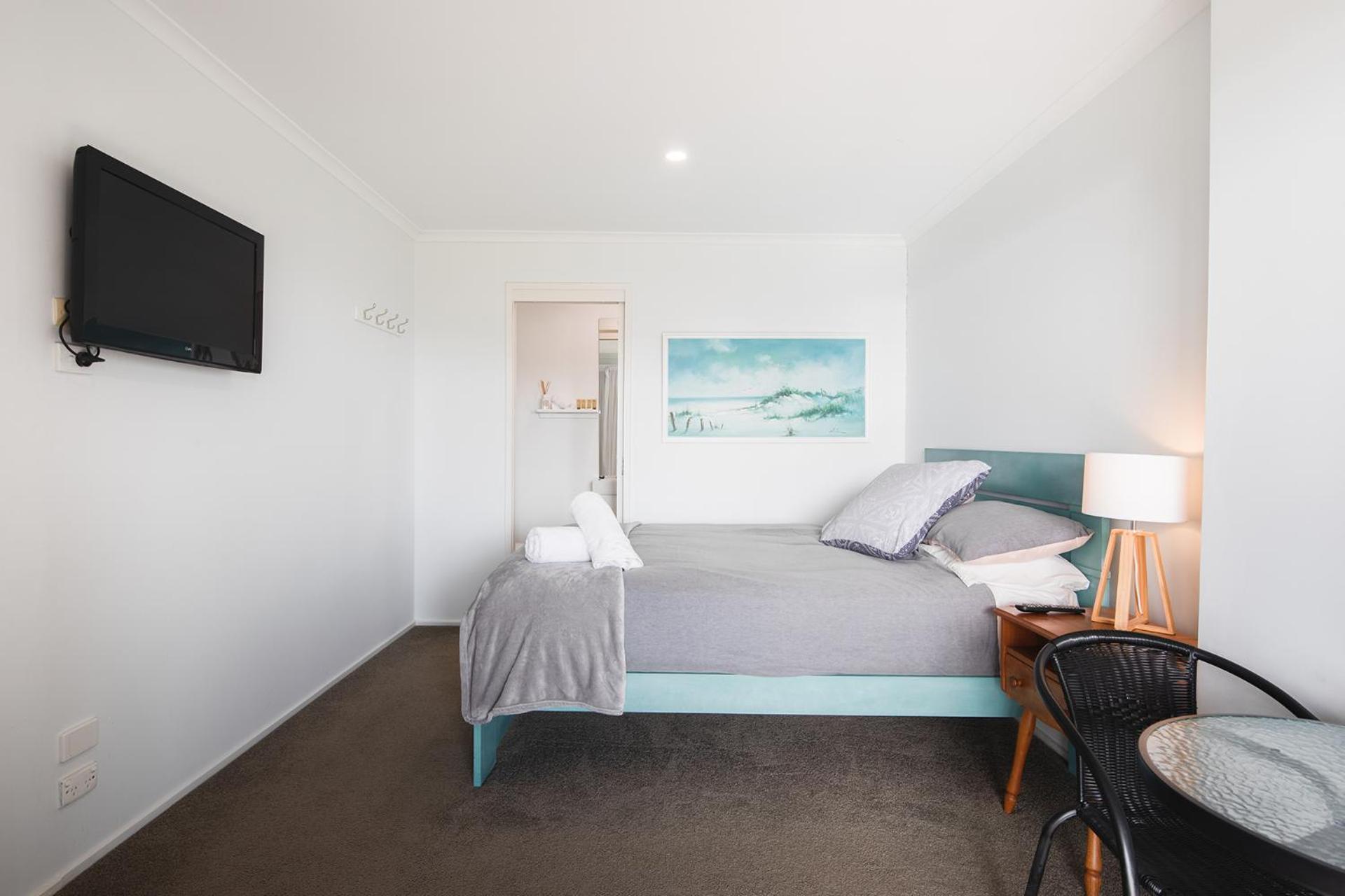 Double or Twin Room with Private Bathroom photo 3