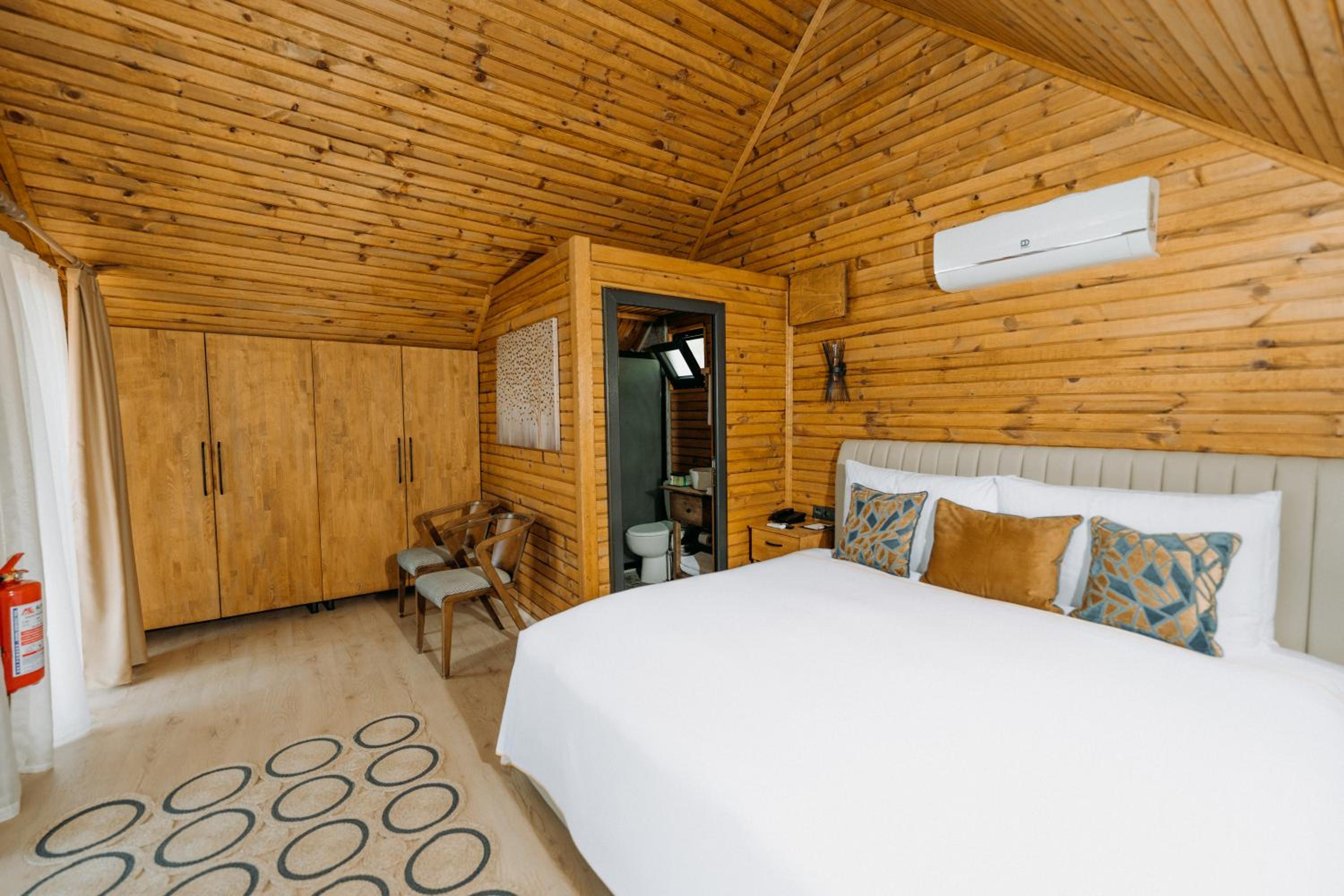 Deluxe Bungalow - Photo 9