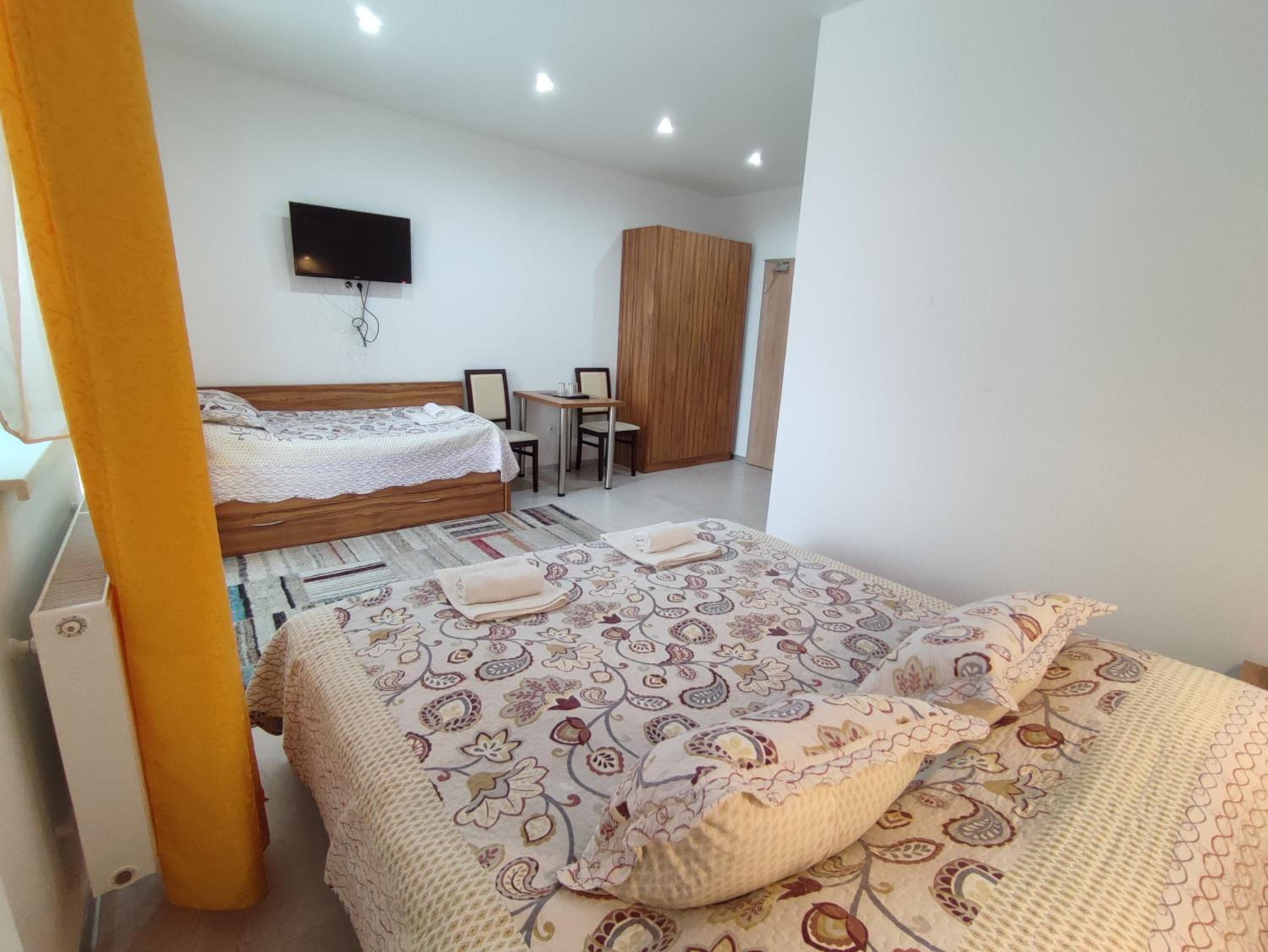 Double Room with Balcony (3 Adults) - Photo 4