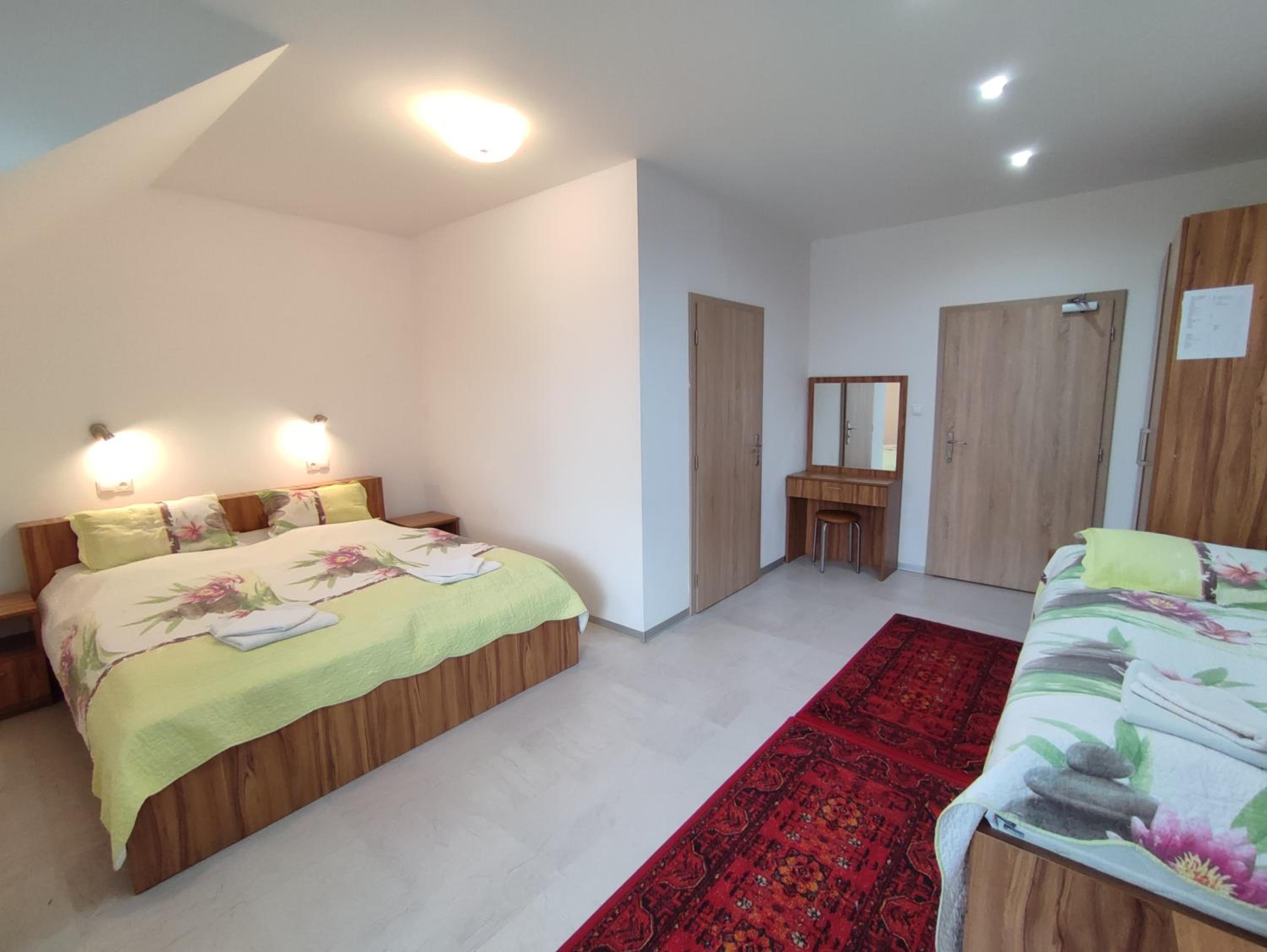 Double Room with Balcony (3 Adults) - Photo 2