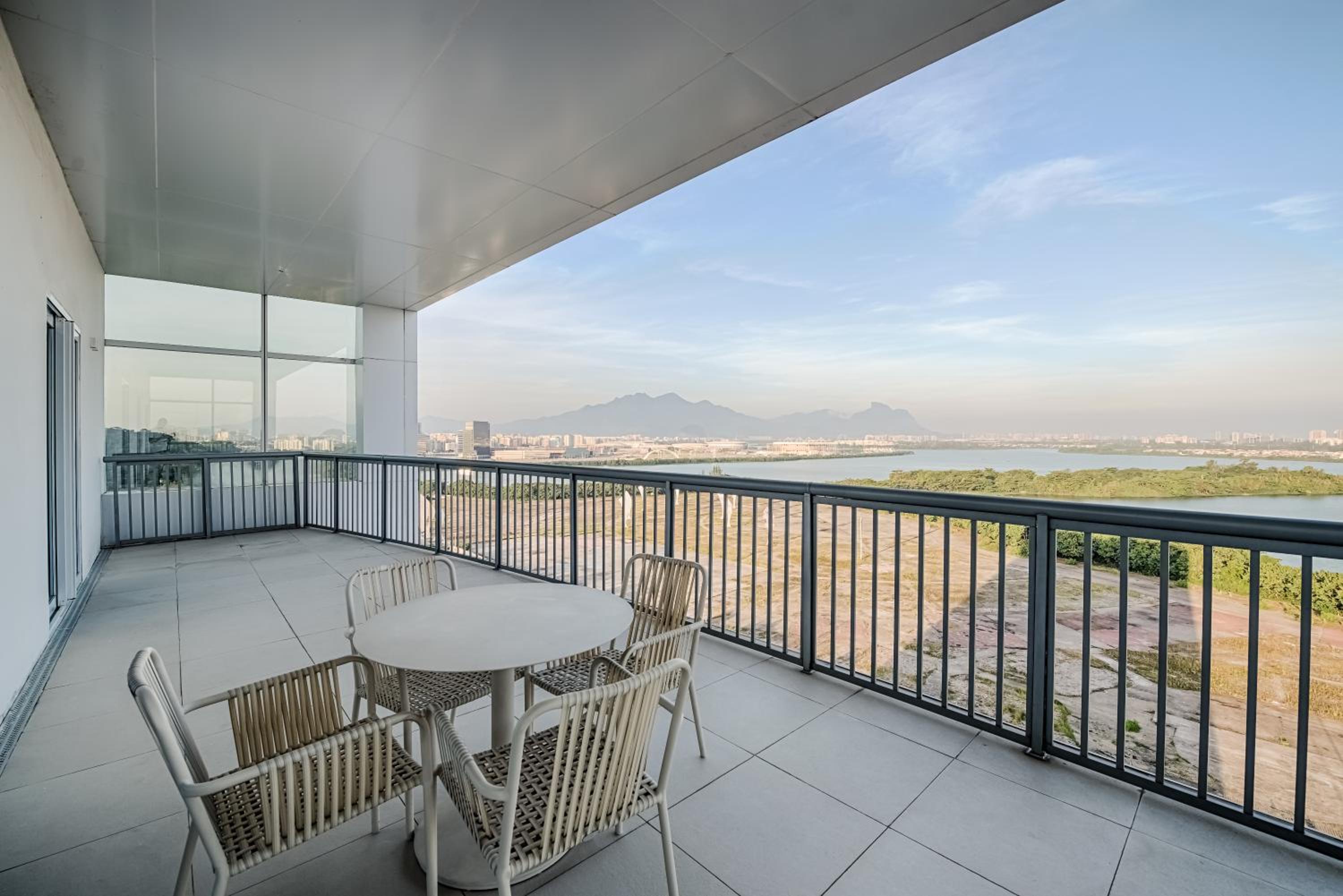 King Suite with Balcony thumbnail 5