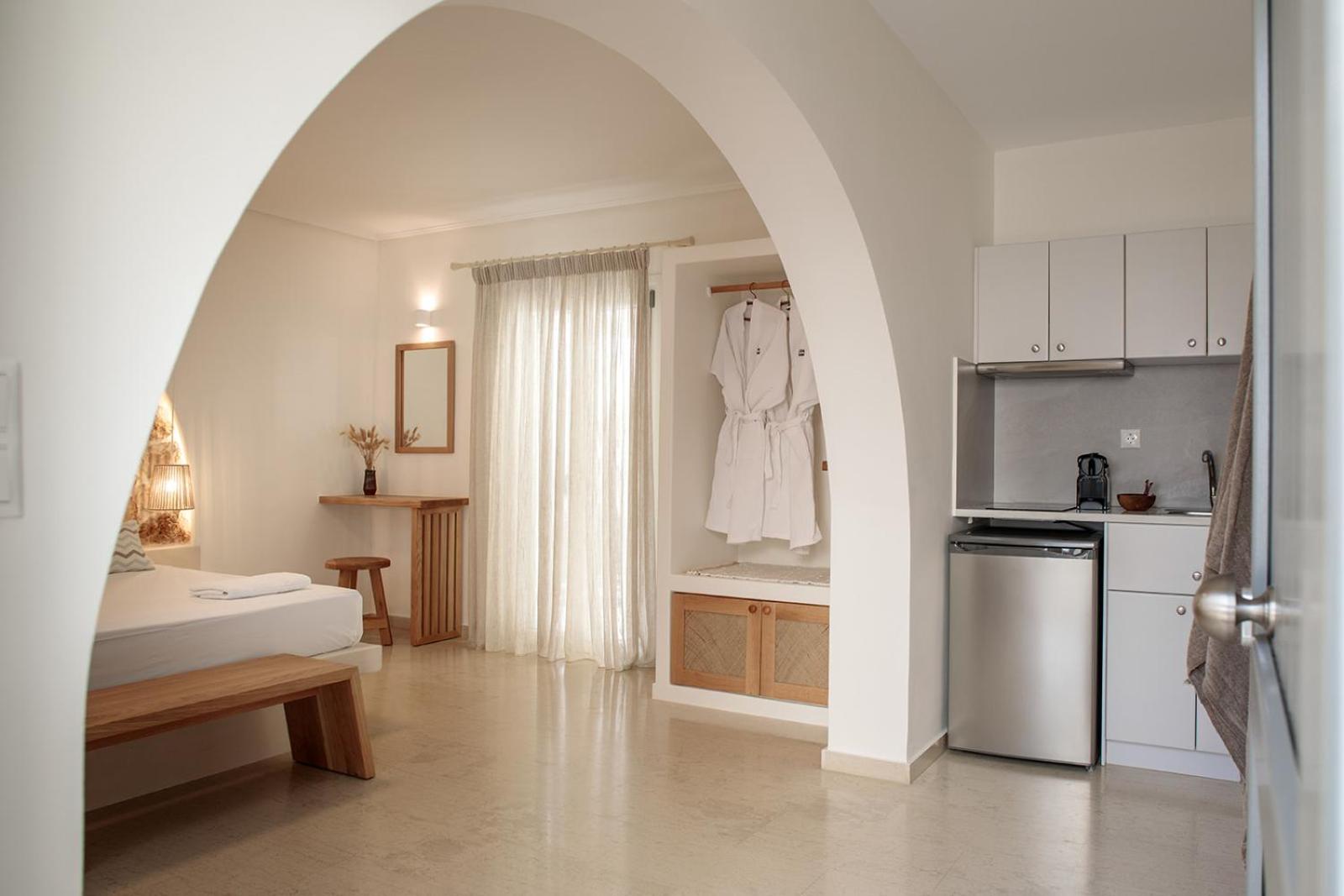 Junior Suite with Sea View & Hot Tub - Photo 5