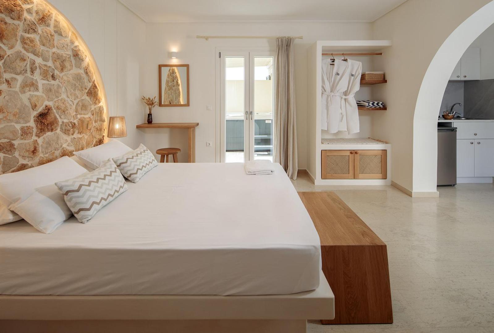 Junior Suite with Sea View & Hot Tub - Photo 4