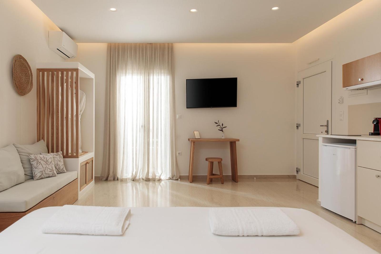 Junior Suite with Sea View - Photo 13