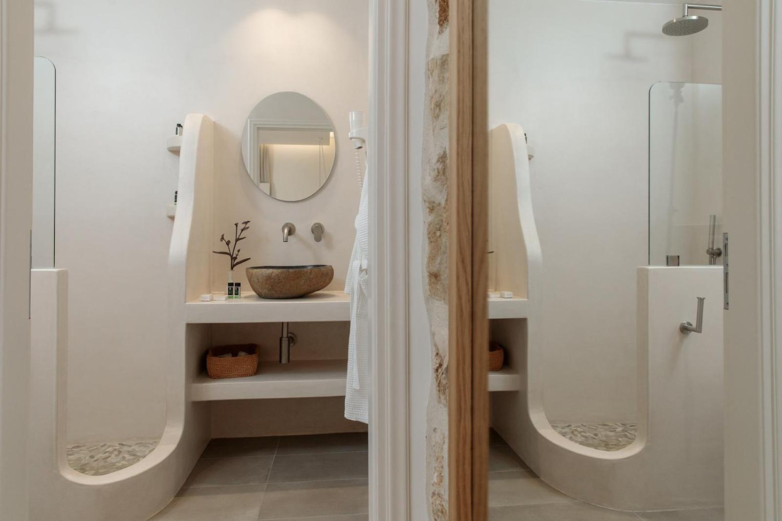 Junior Suite with Sea View - Photo 18