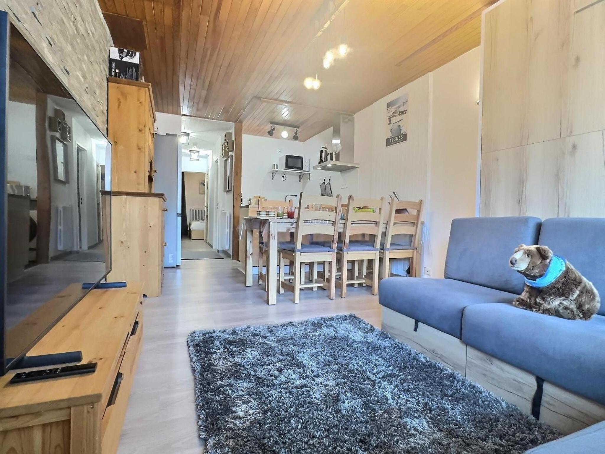 Apartment with Mountain View