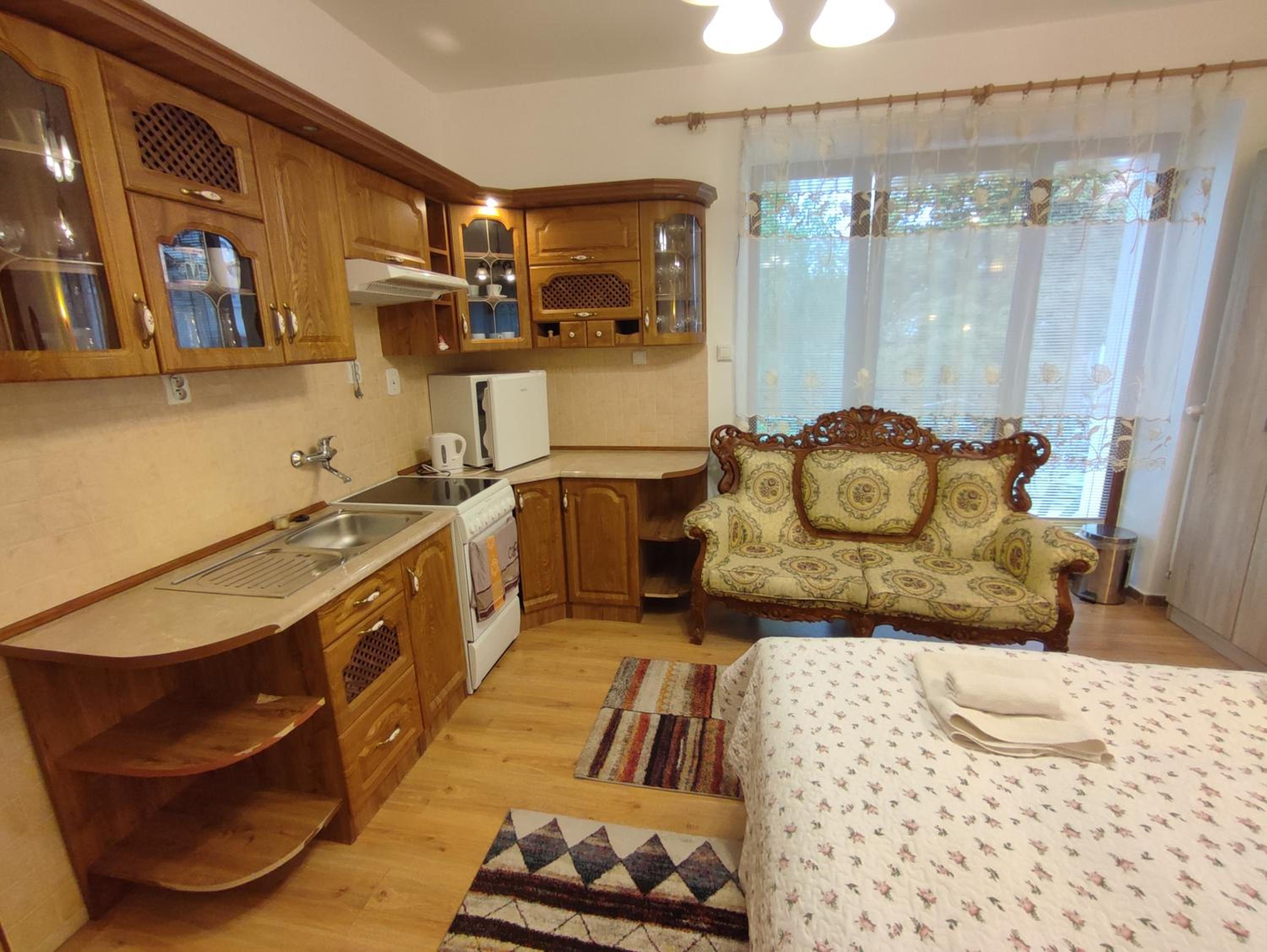 Apartment with Balcony - Photo 3