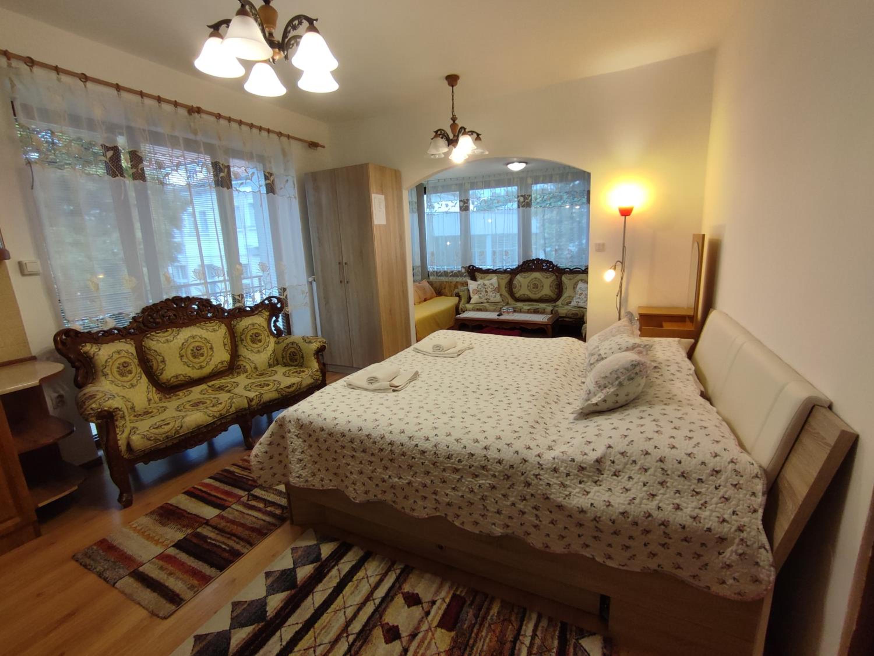 Apartment with Balcony - Photo 2