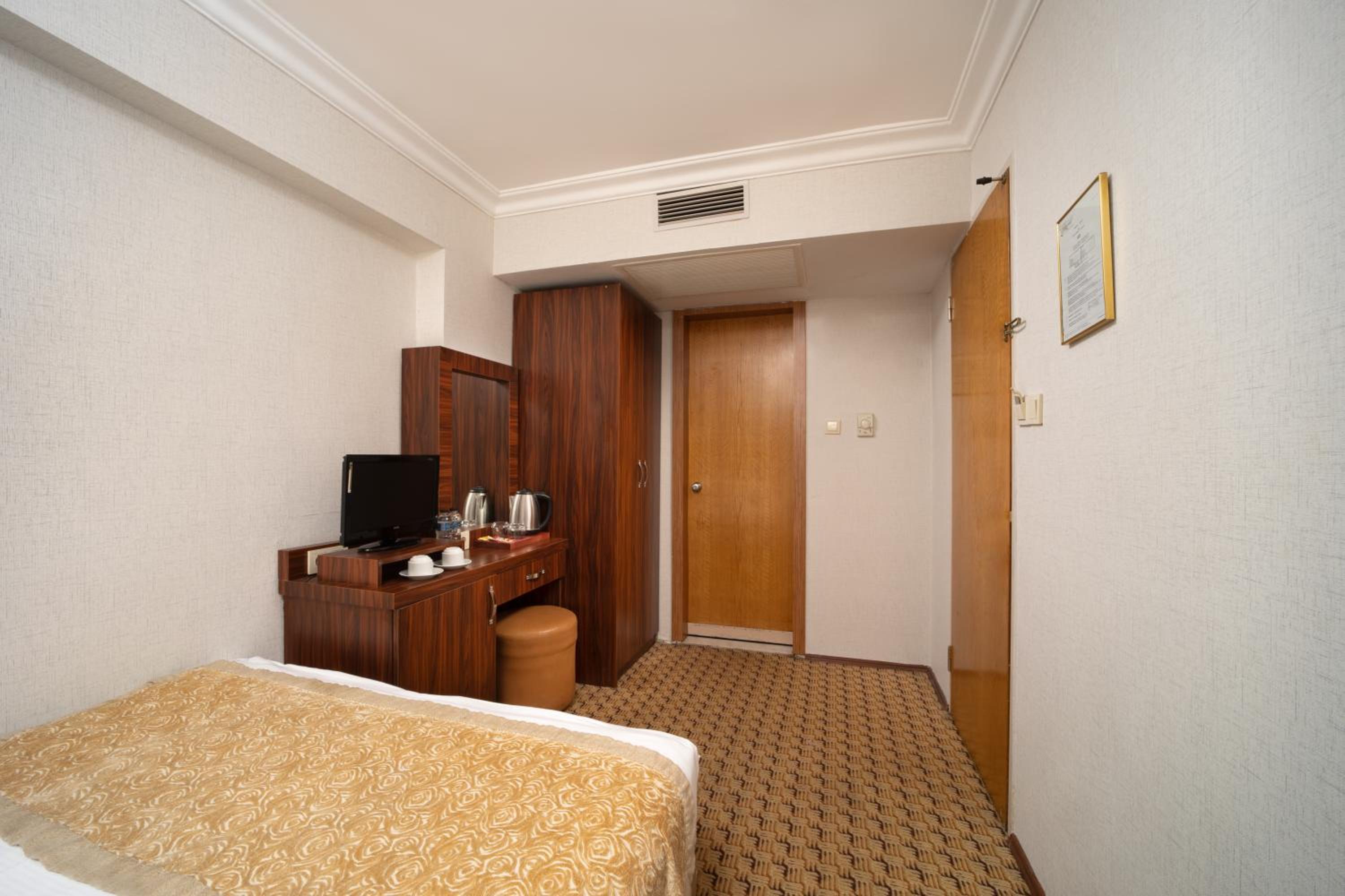 Special Offer - Economy Double Room no View photo 3