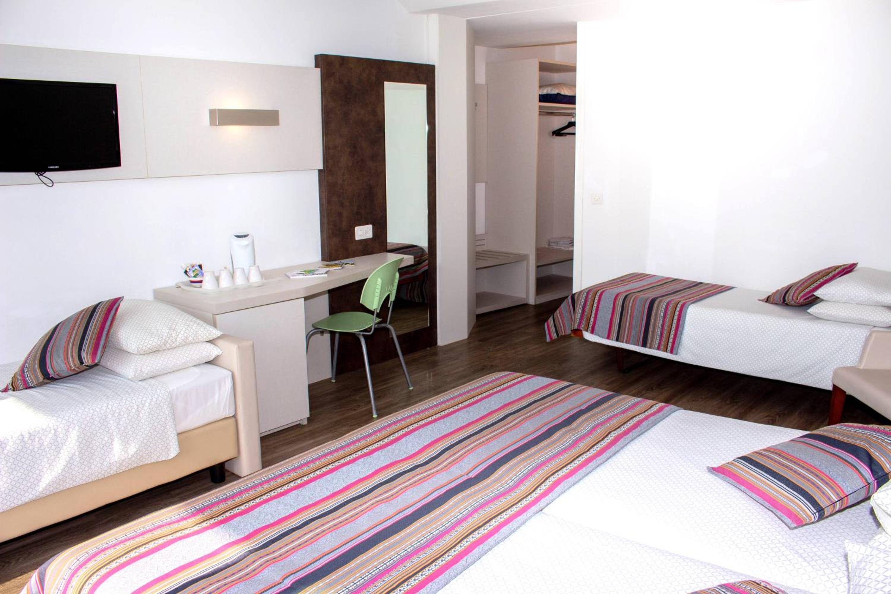 Quadruple Room with Balcony - Photo 1