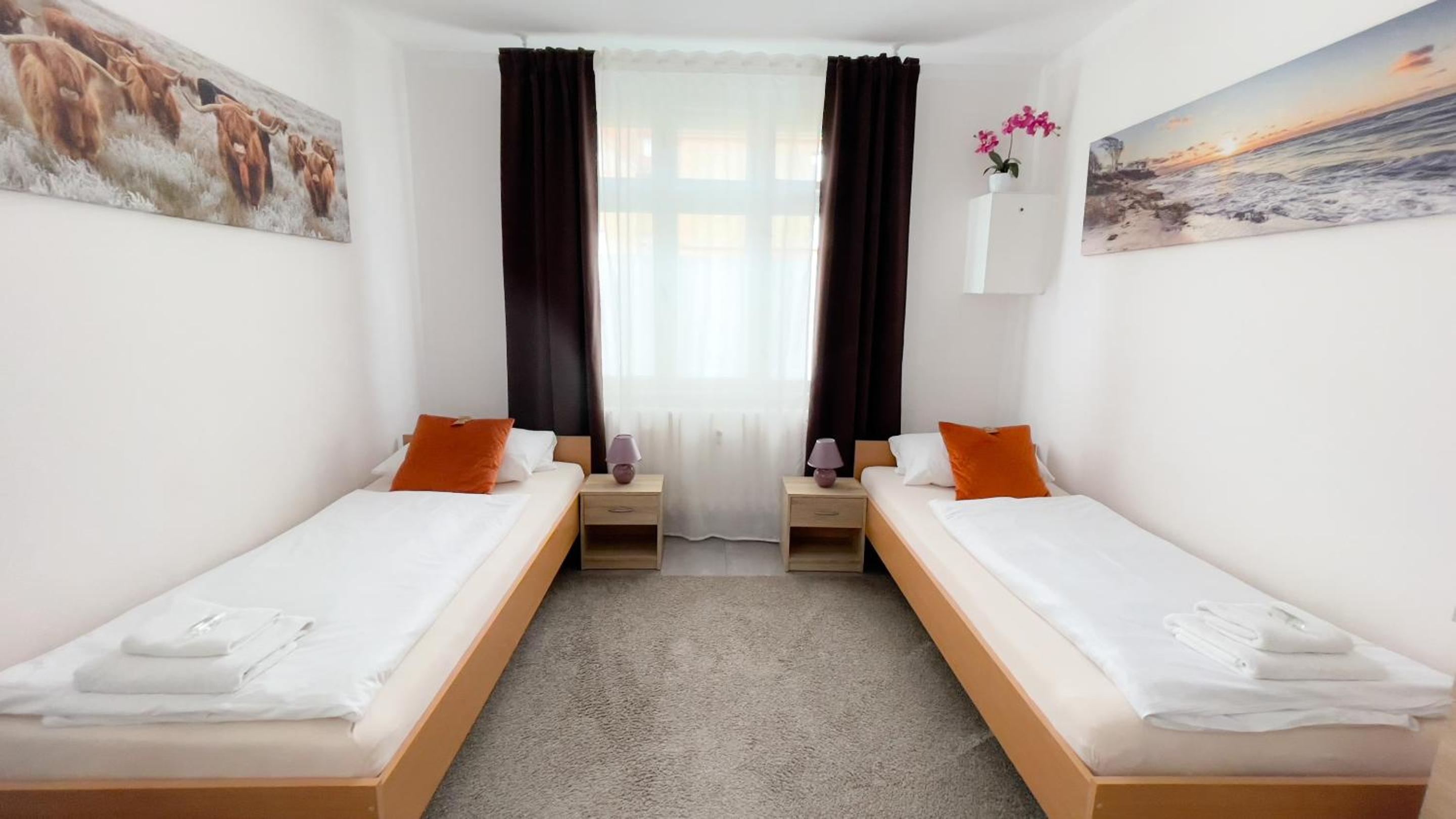 Twin Room with Shared Bathroom photo 3