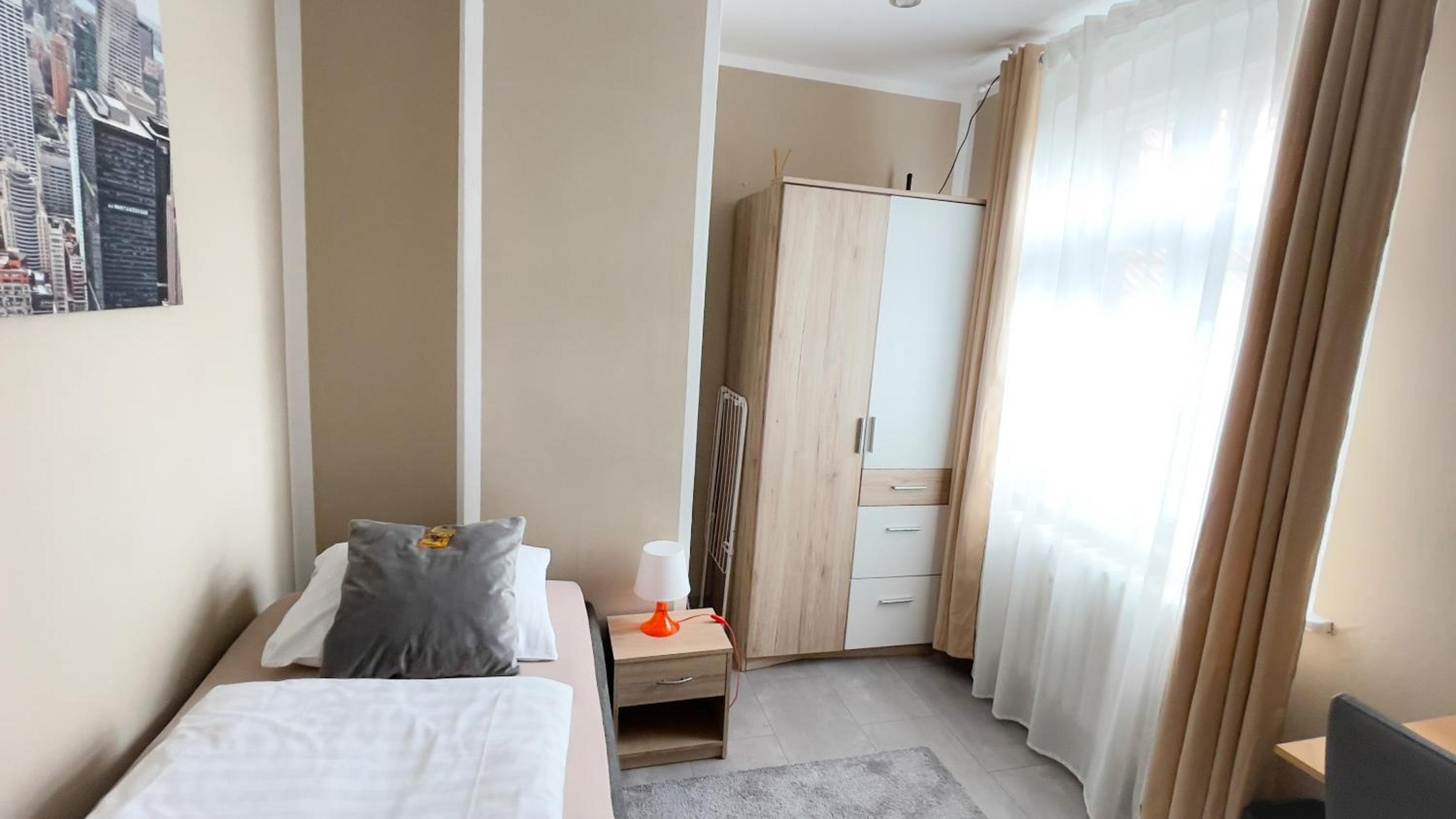 Standard Single Room with Shared Bathroom photo 3
