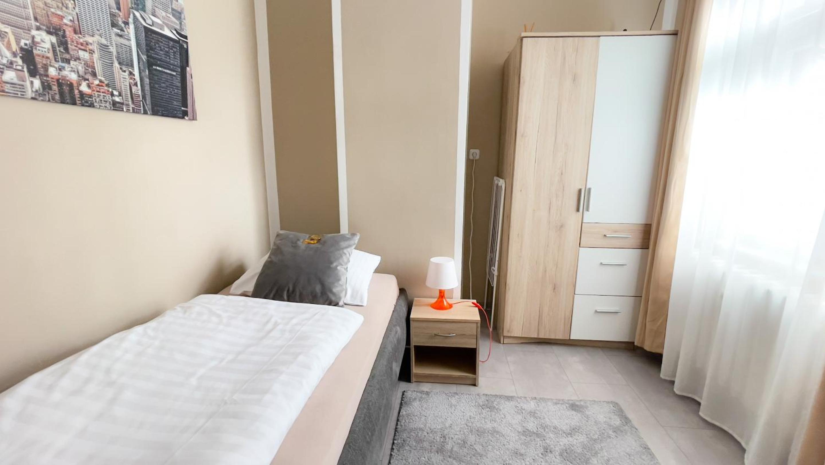 Standard Single Room with Shared Bathroom photo 2