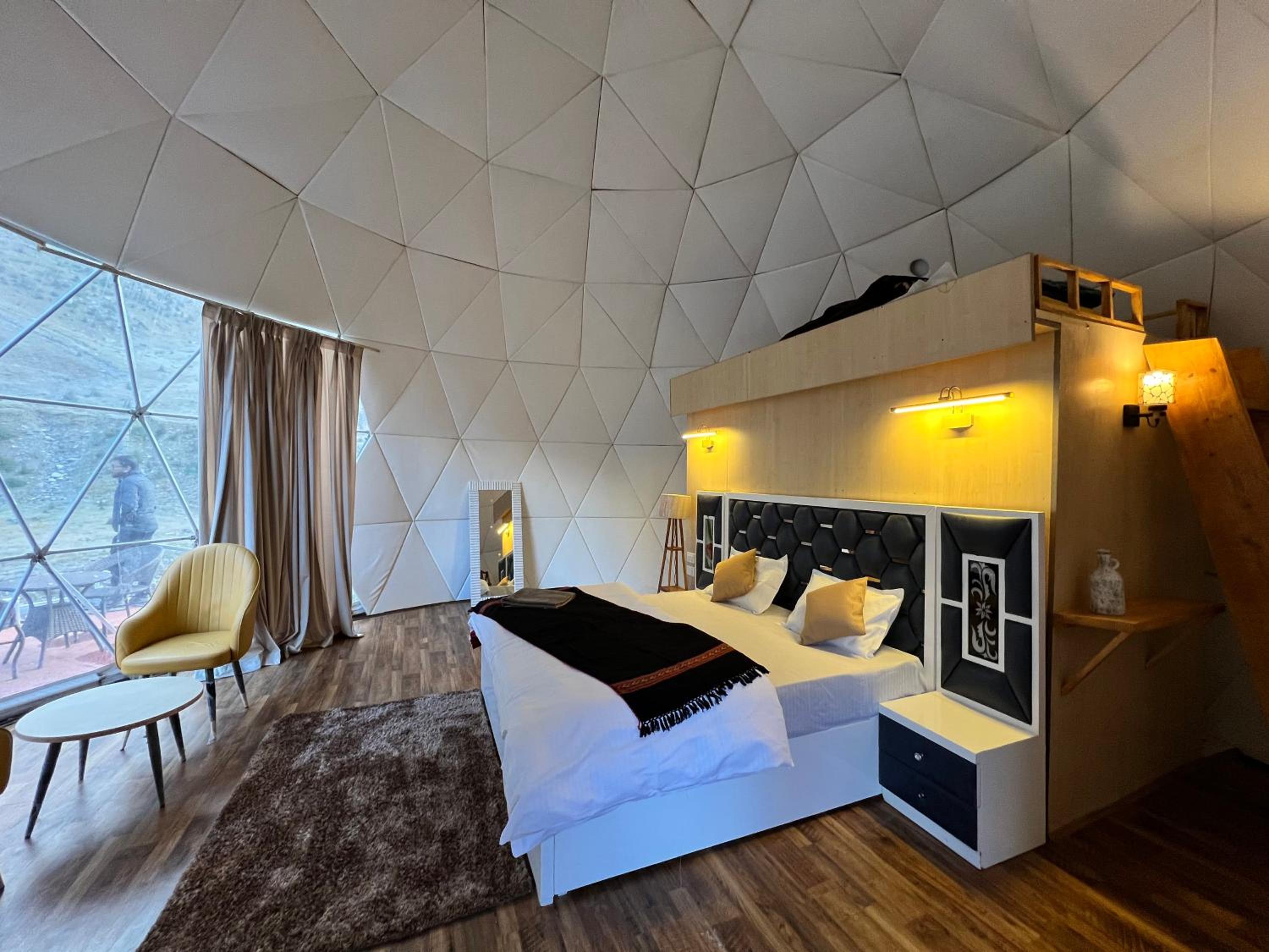 Quadruple Room with Mountain View photo 2