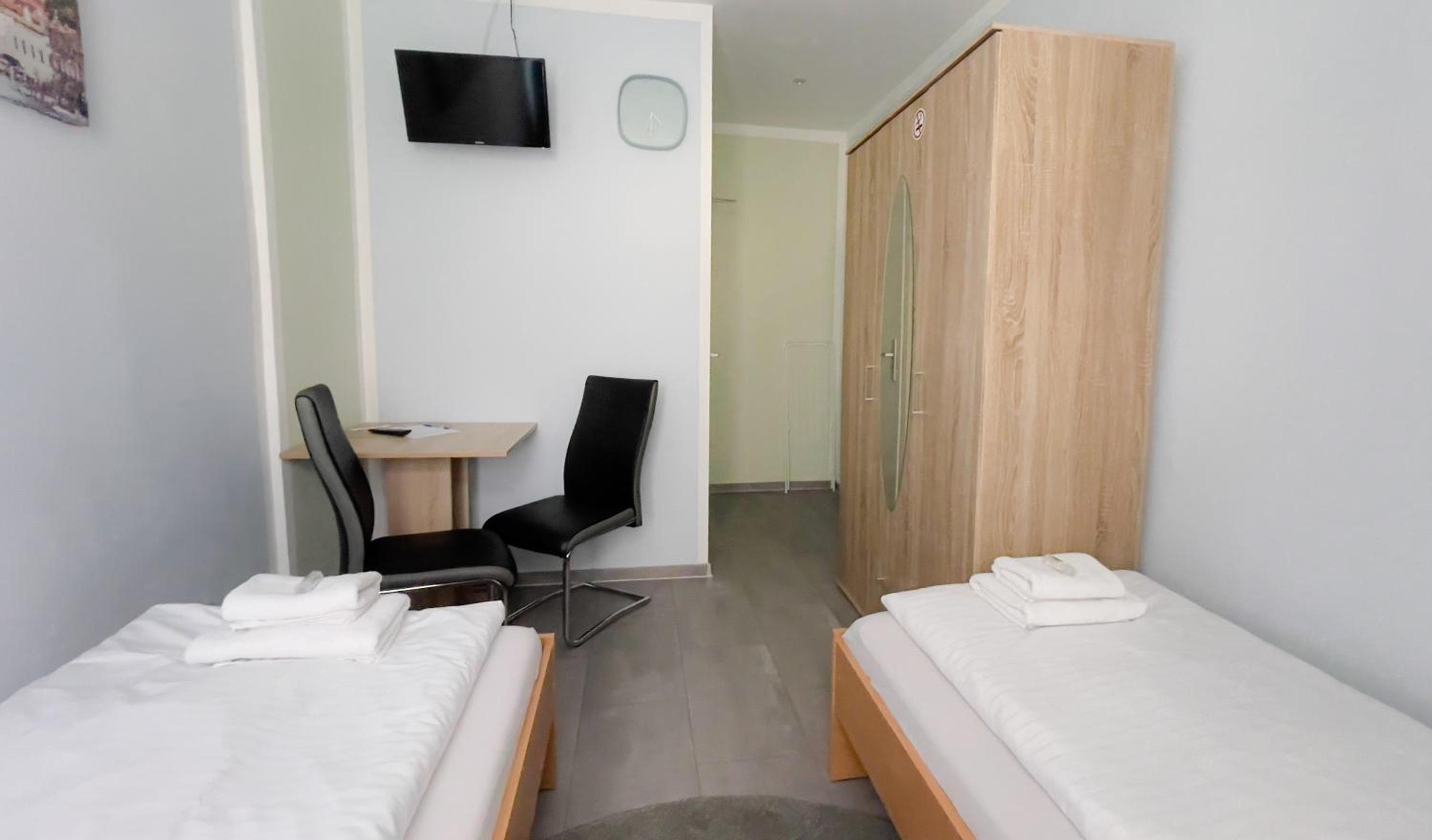 Budget Twin Room photo 2