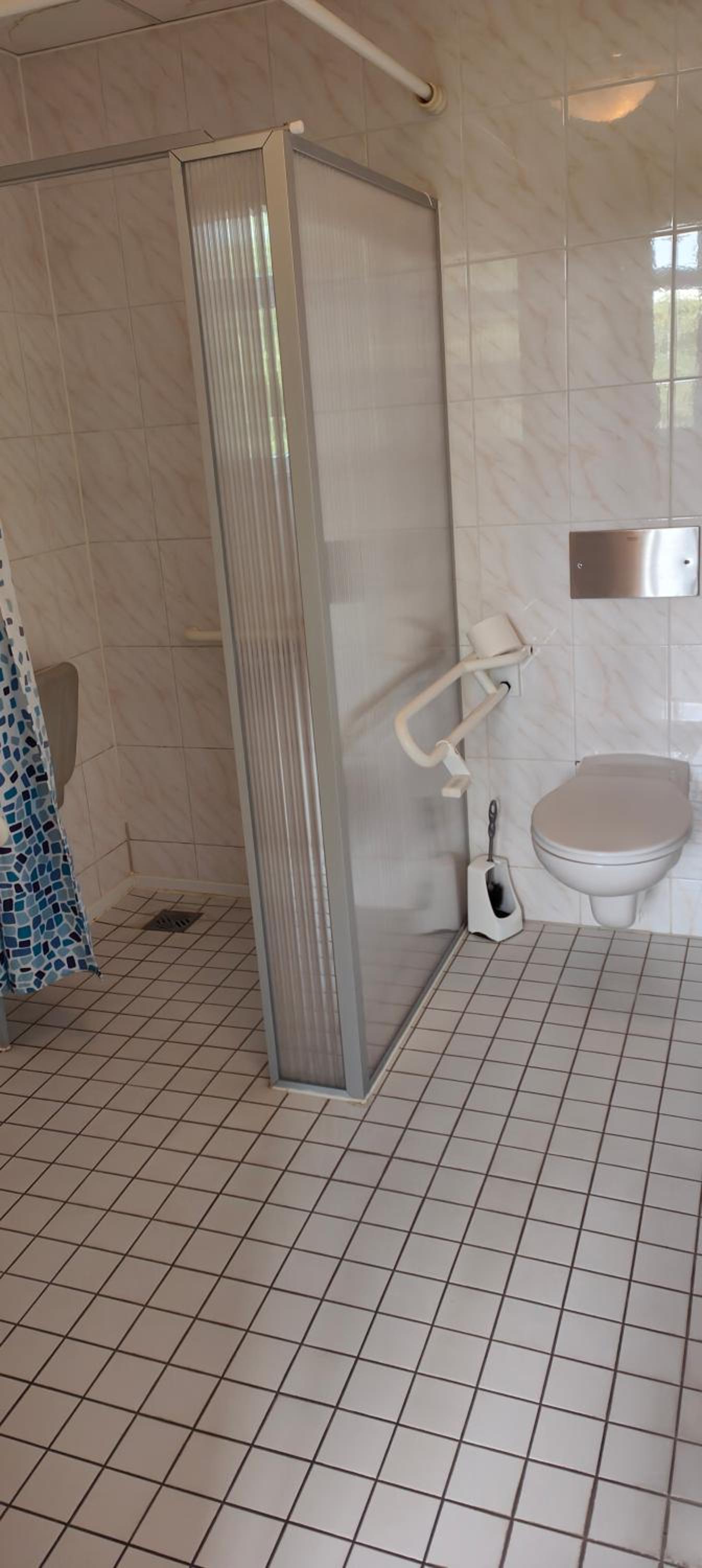 Twin Room With Private Bathroom photo 3