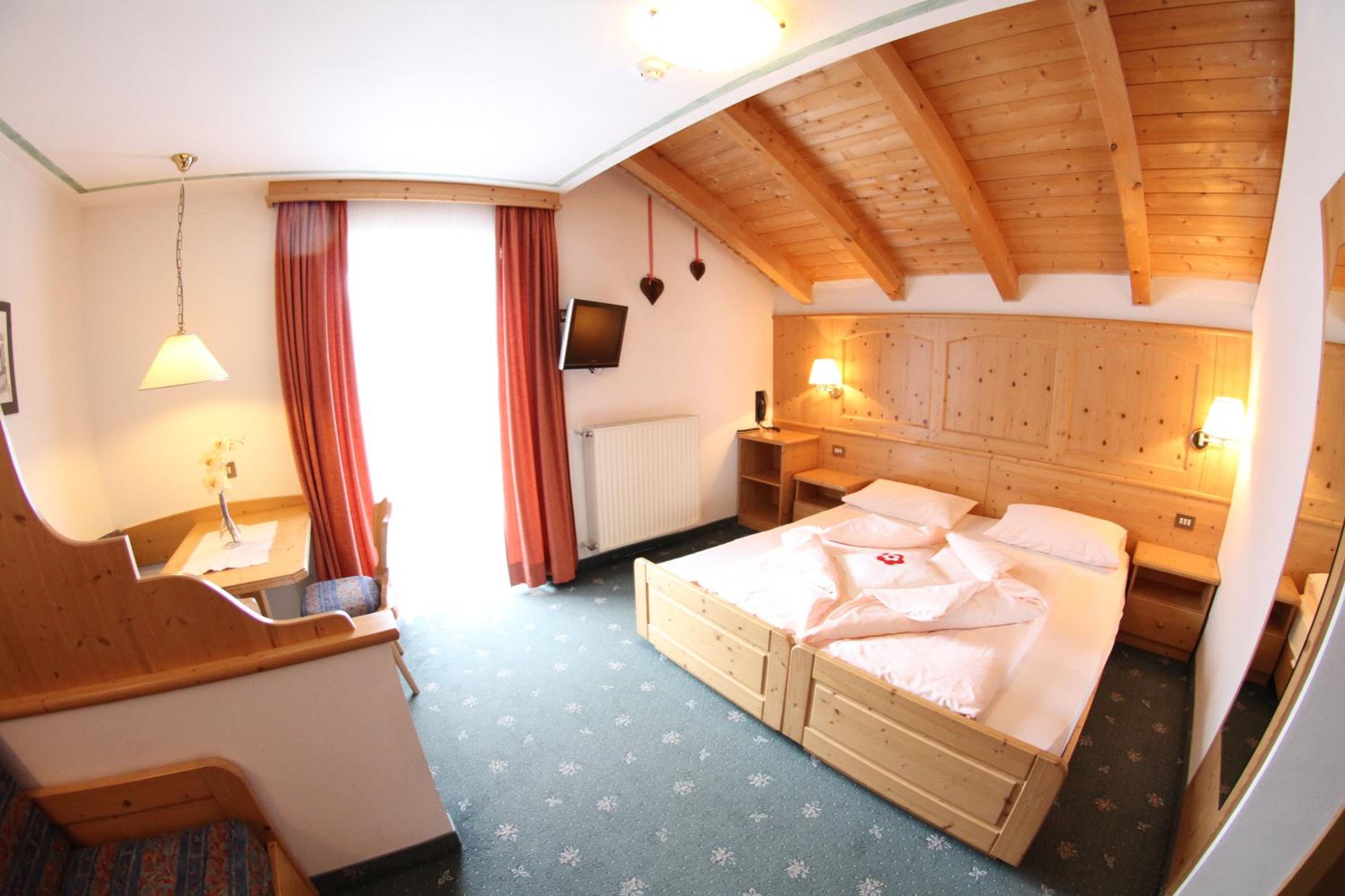 Double or Twin Room with Mountain View photo 1