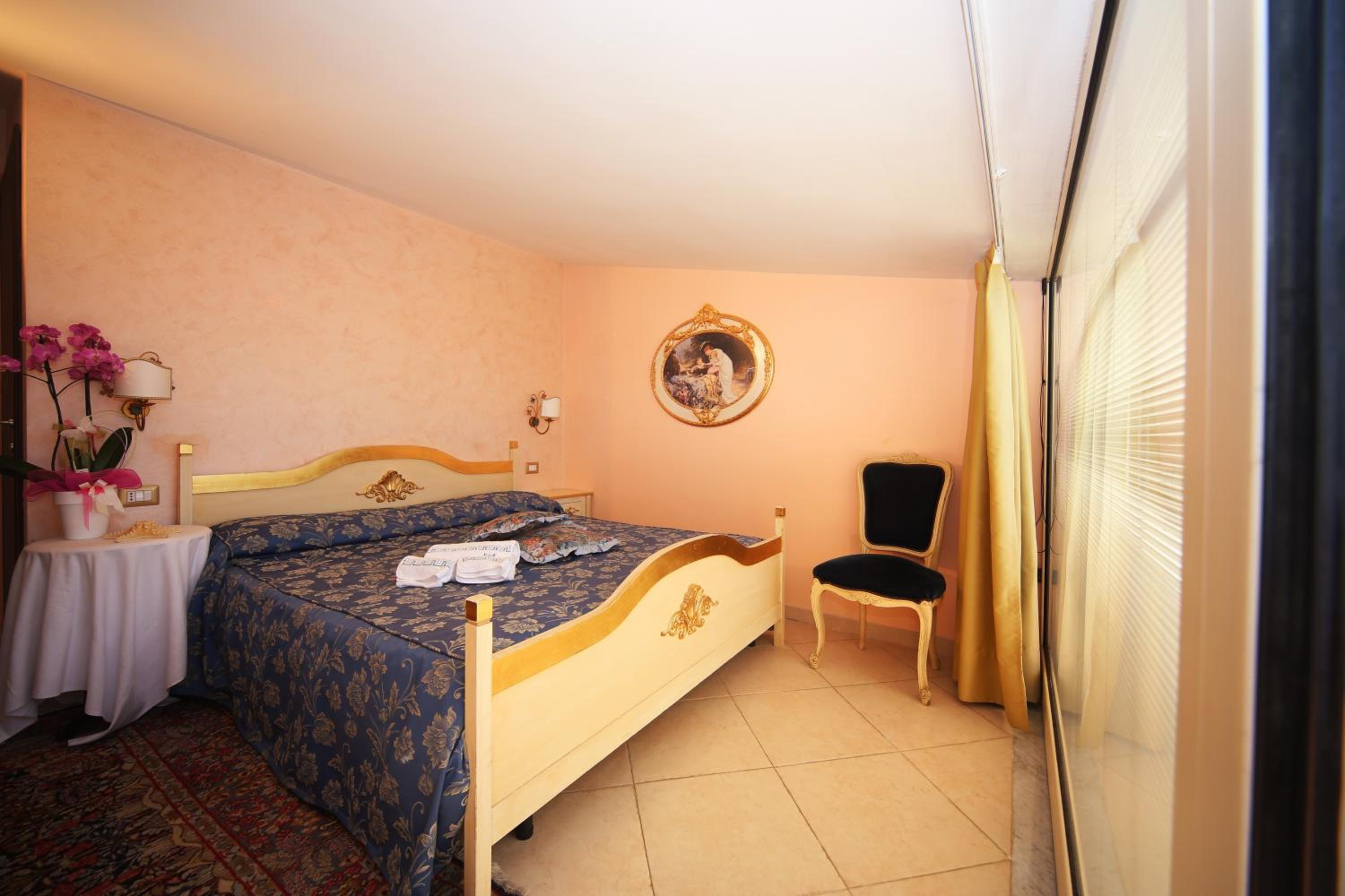 Double Room with Sea View photo 2