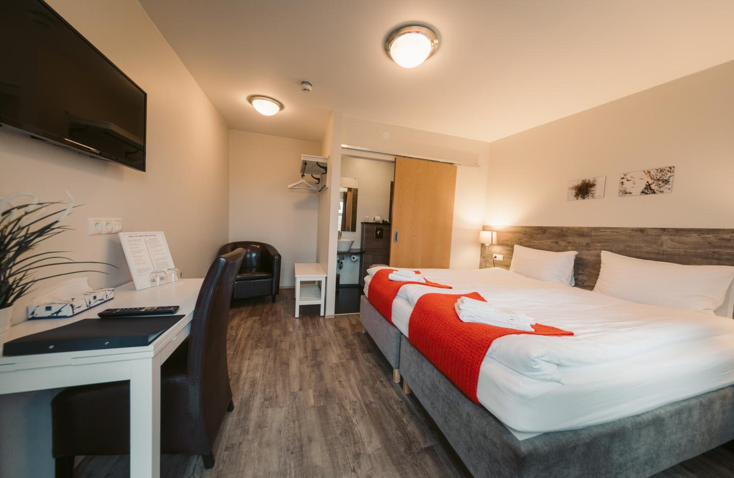 Standard Twin Room photo 3