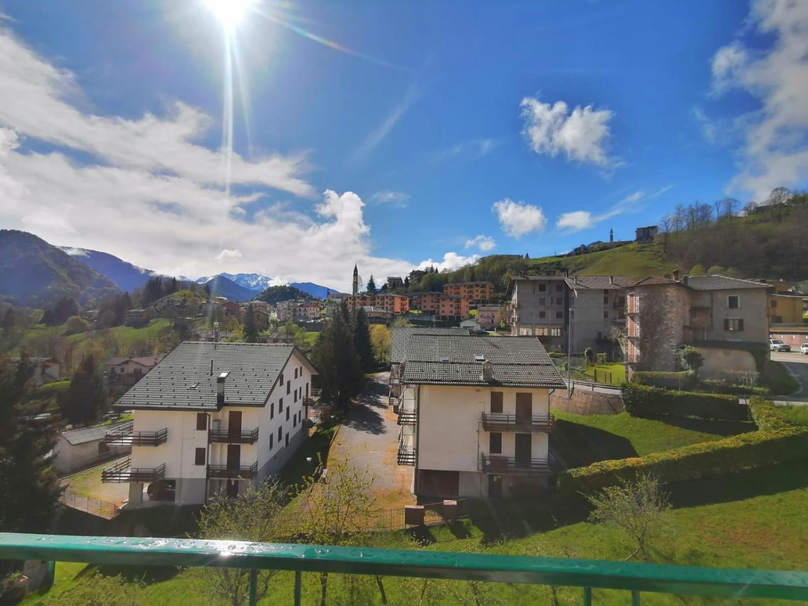 Apartment with Mountain View photo 2
