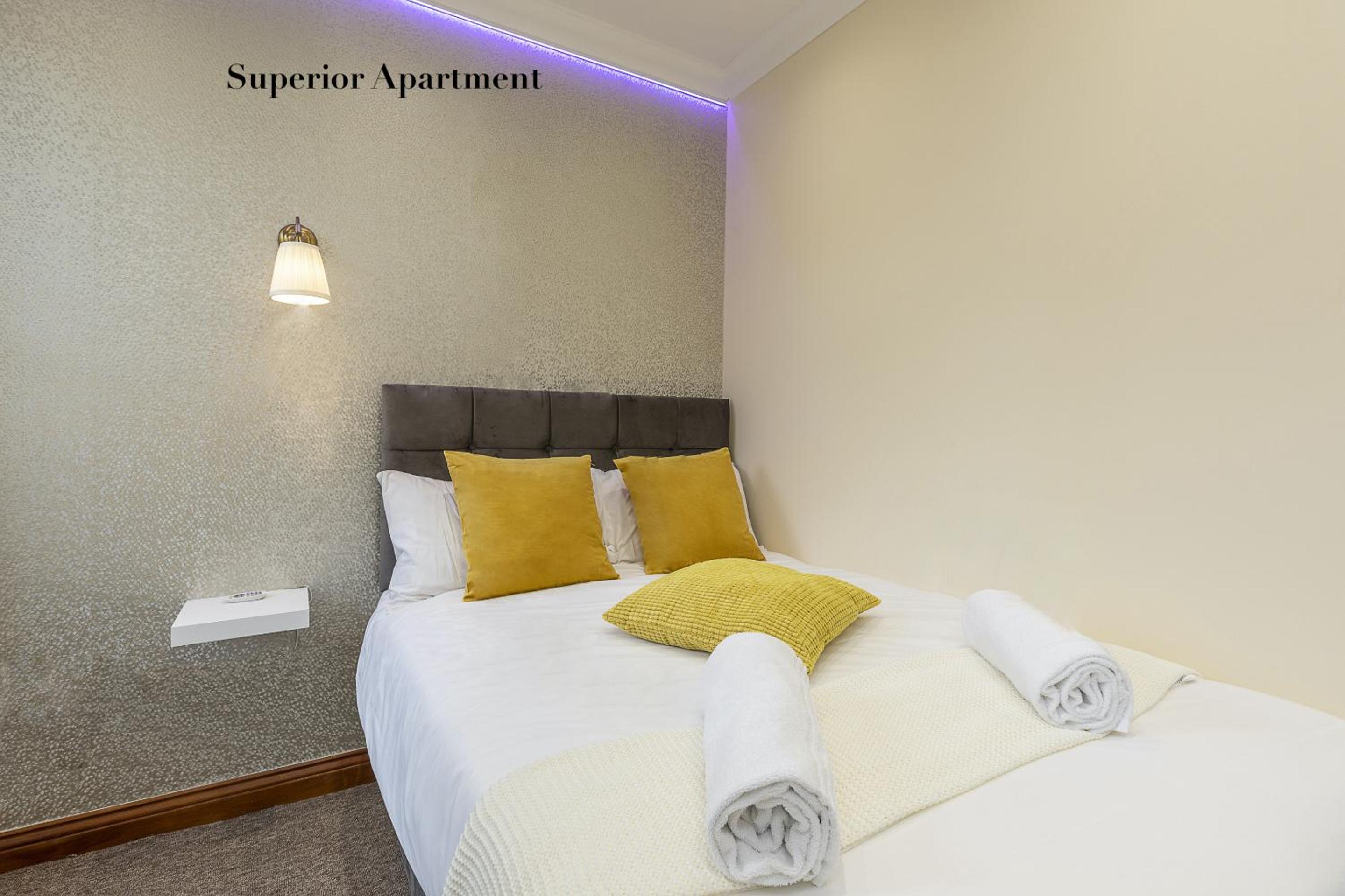 One-Bedroom Apartment with City View photo 3