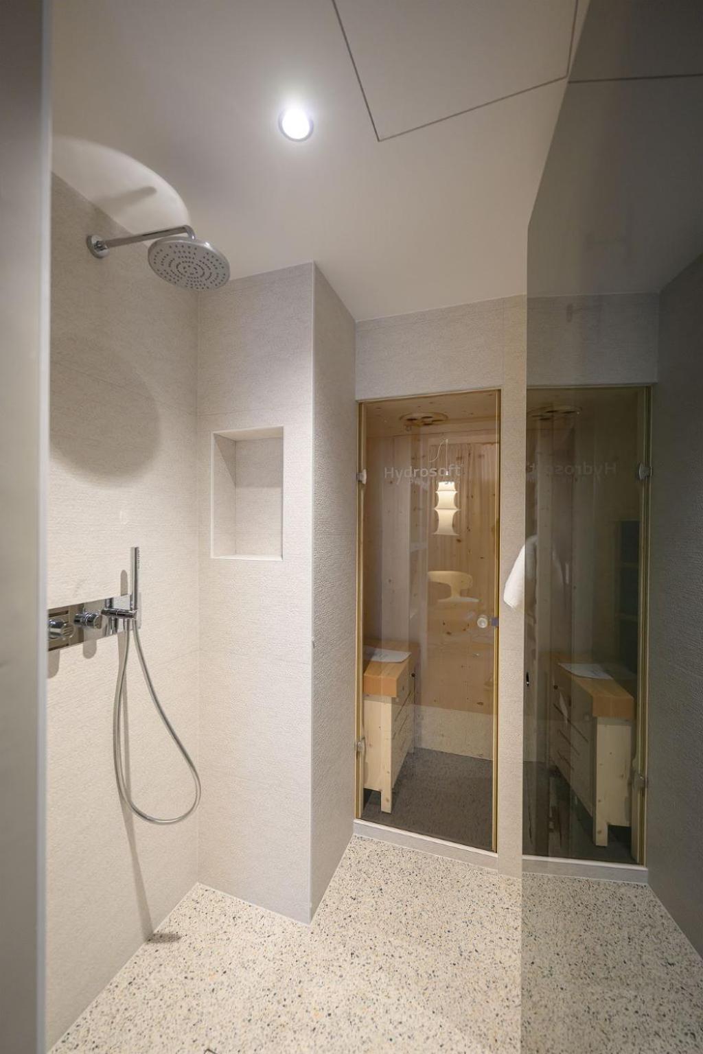 Deluxe Junior Suite photo 2